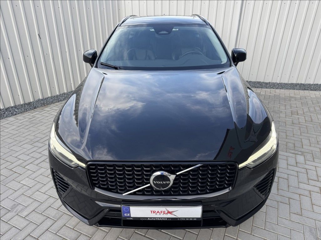 Volvo XC60, 2,0 T8 AWD Recharge Plus Dark - fotka 6