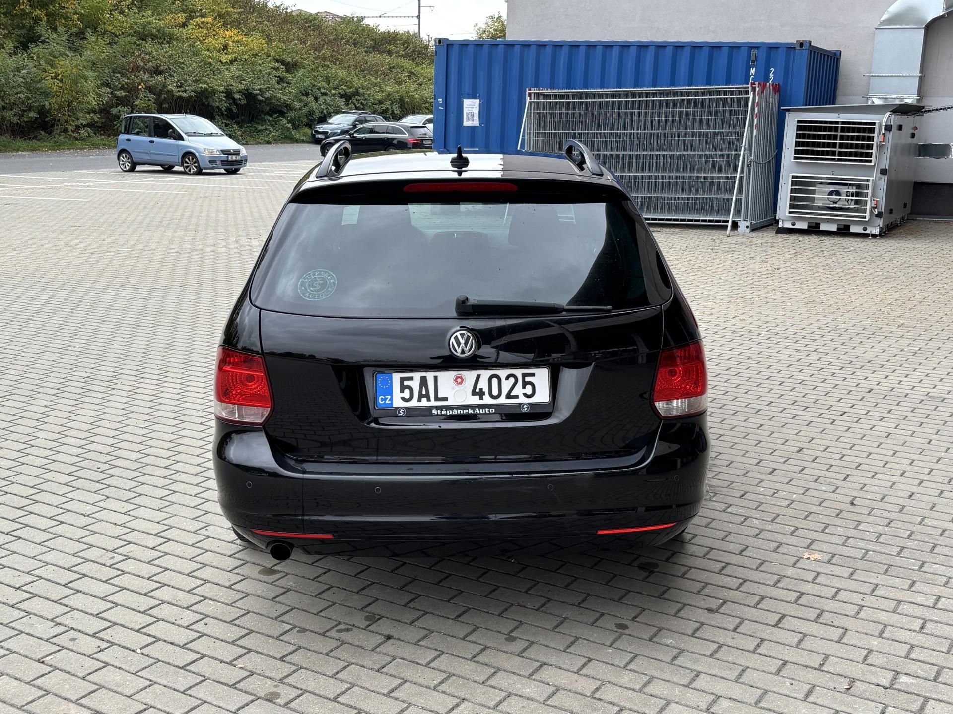 Volkswagen Golf, 1.6 TDI 77kw Manuál - fotka 4