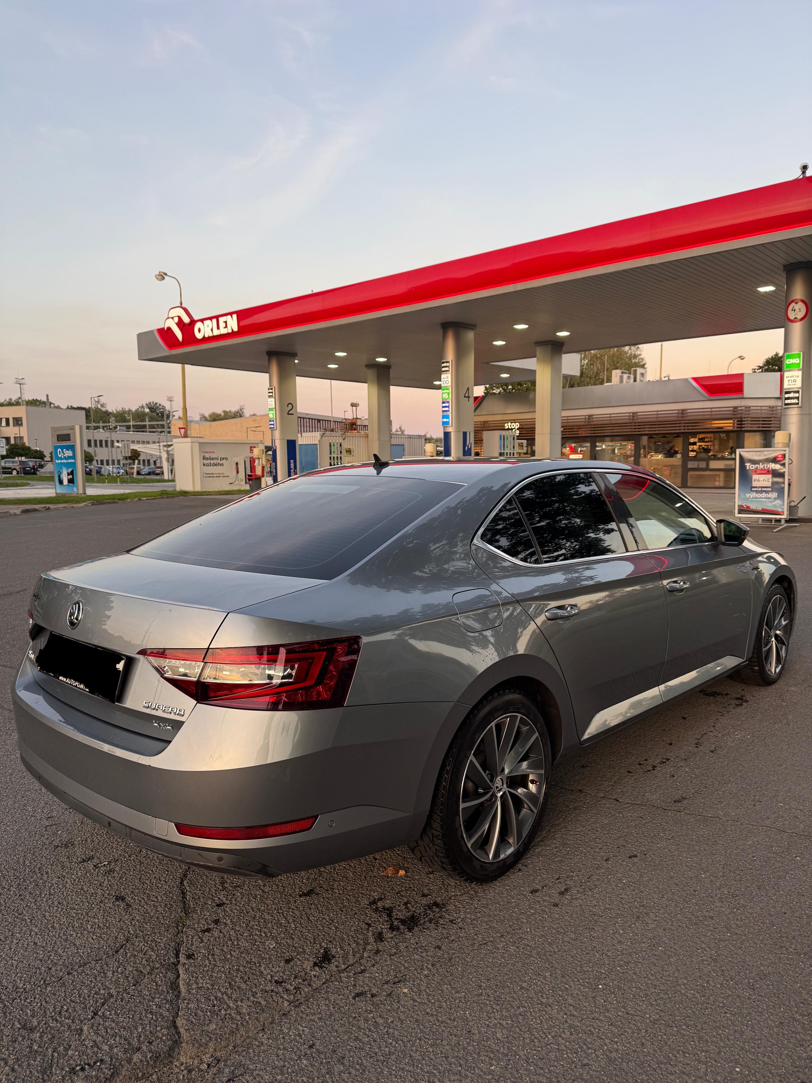 Škoda Superb, 2.0 TDI - 4x4 Po rozvodech - fotka 4