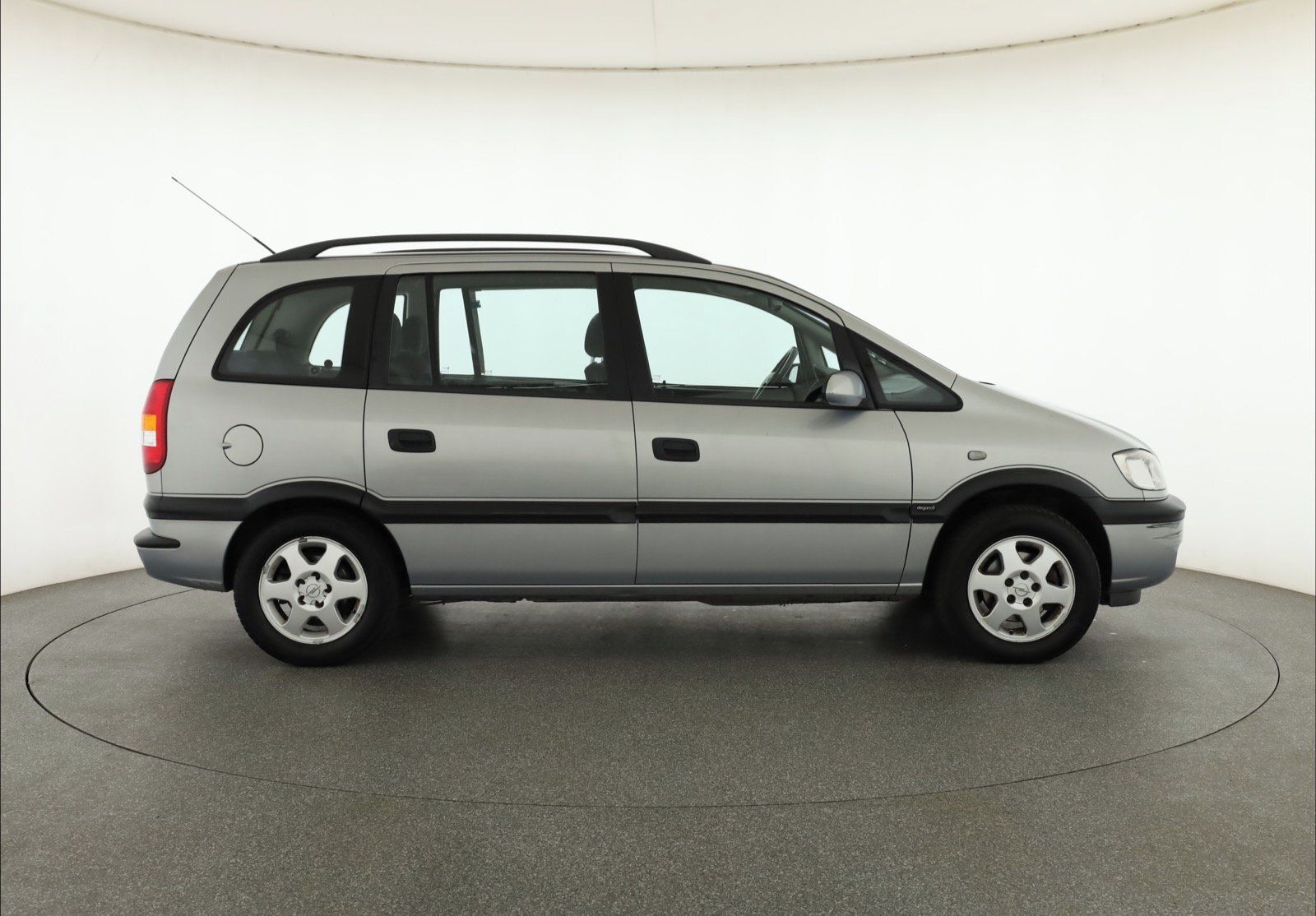 Opel Zafira, 1.8 16V, 7 míst, po STK - fotka 6