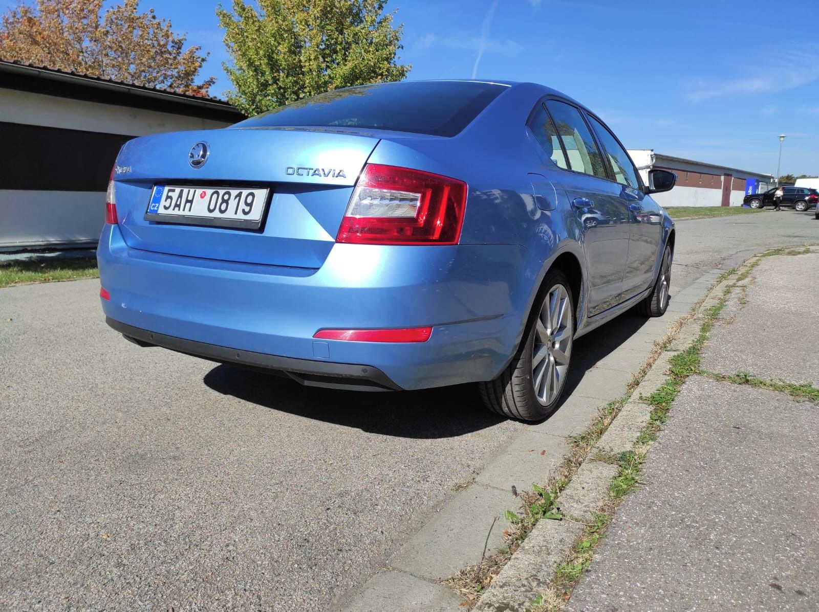 Škoda Octavia, 2.0 TDI DSG Style 137tis.km - fotka 4
