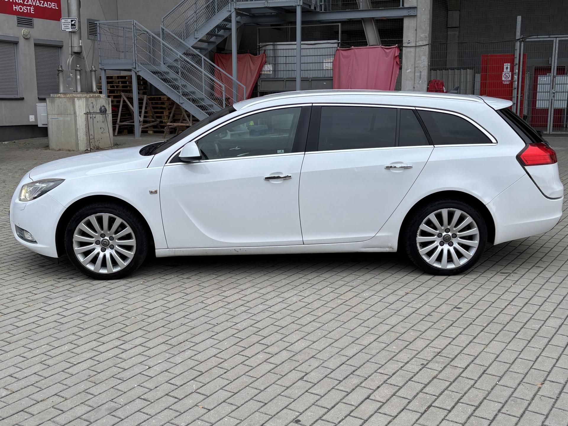 Opel Insignia, 2.0 D tažné - fotka 2