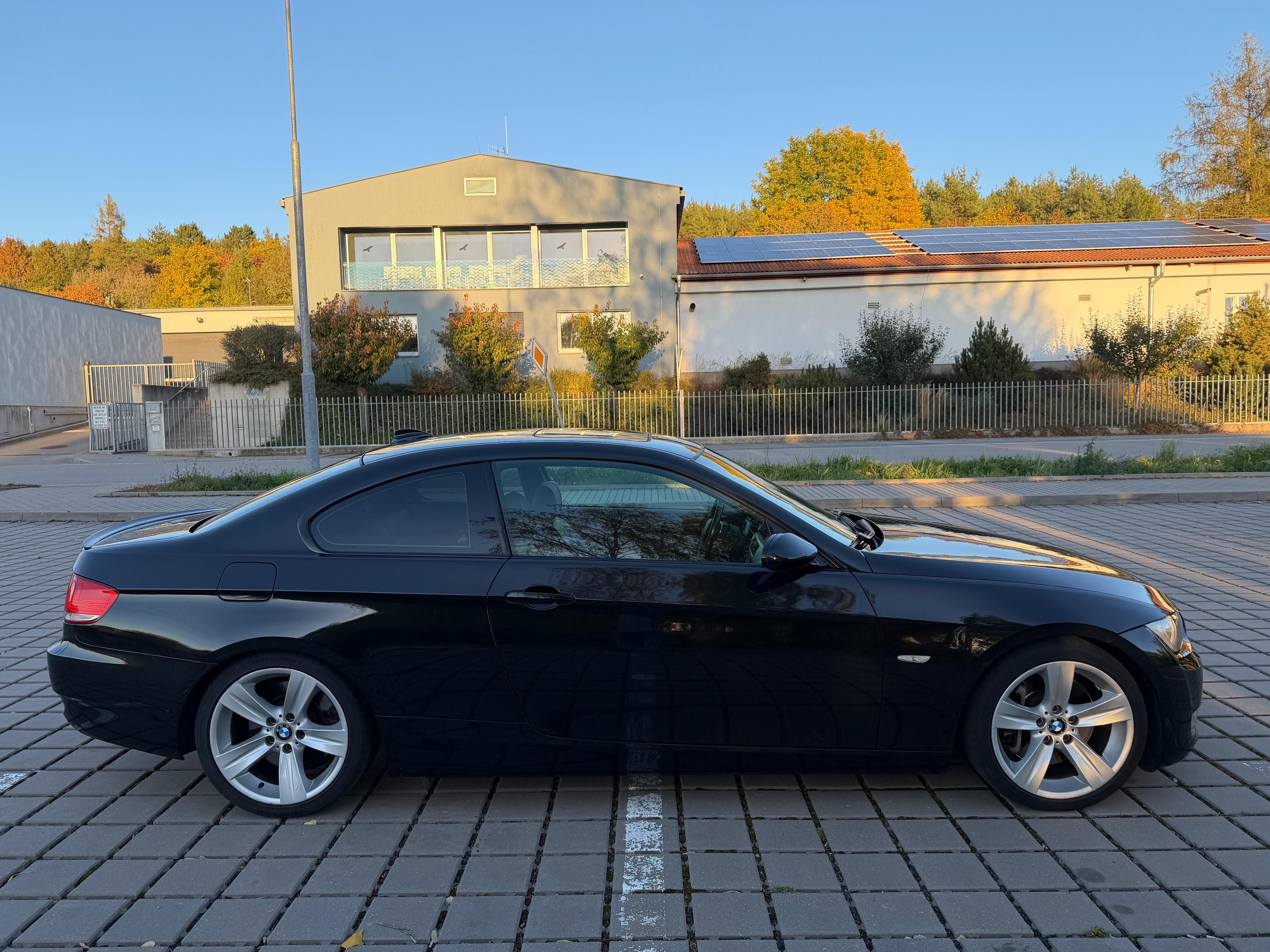 BMW Řada 3, 335i - 225W - kupé - fotka 6