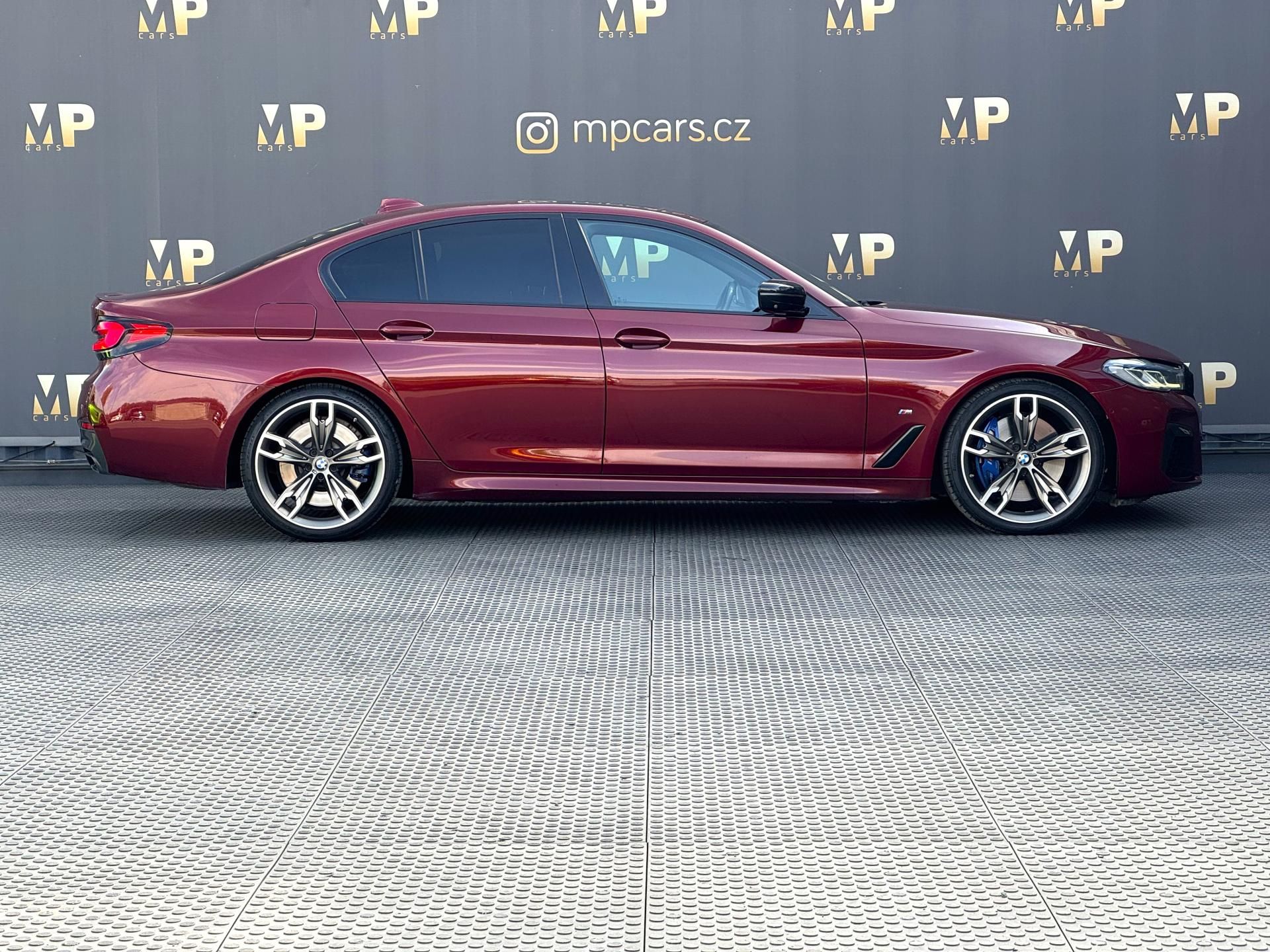 BMW Řada 5, M550i xDrive Laser, DPH, 1.Maj - fotka 4