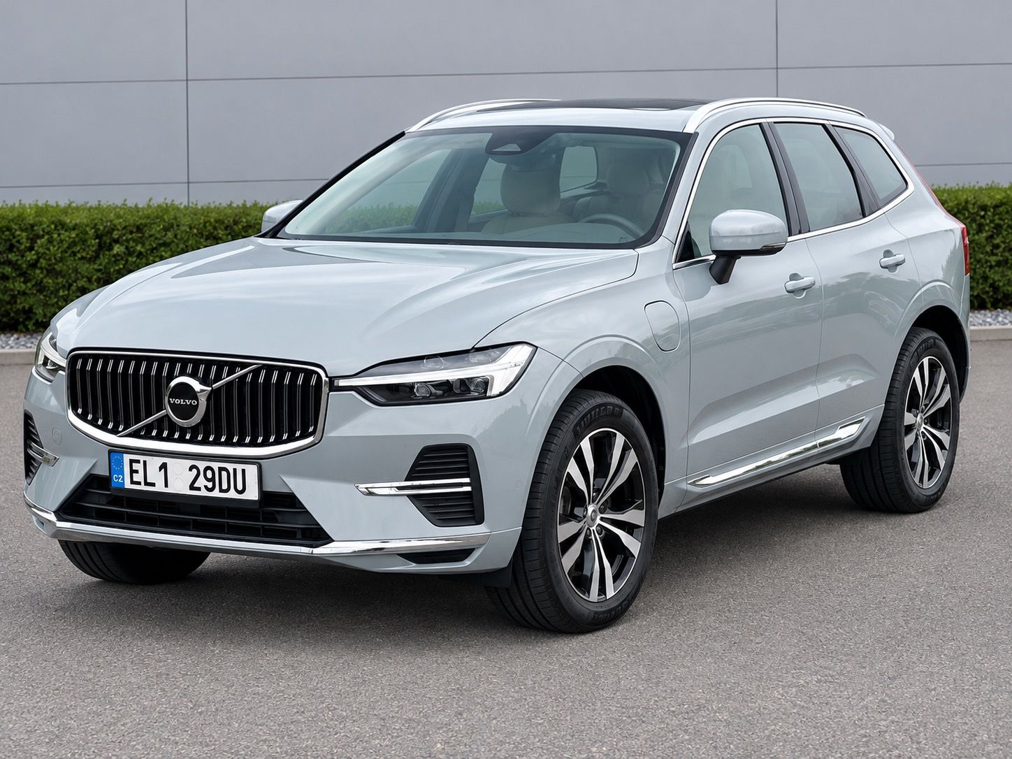 Volvo XC60, T6 AWD PHEV PANORAMA 1.maj ČR - fotka 2