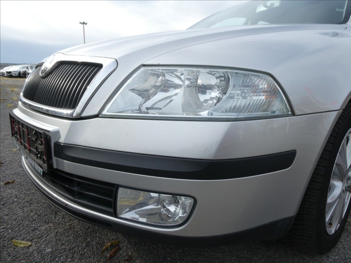 Škoda Octavia, 1,6 MPi 75kW klima, závěs - fotka 4