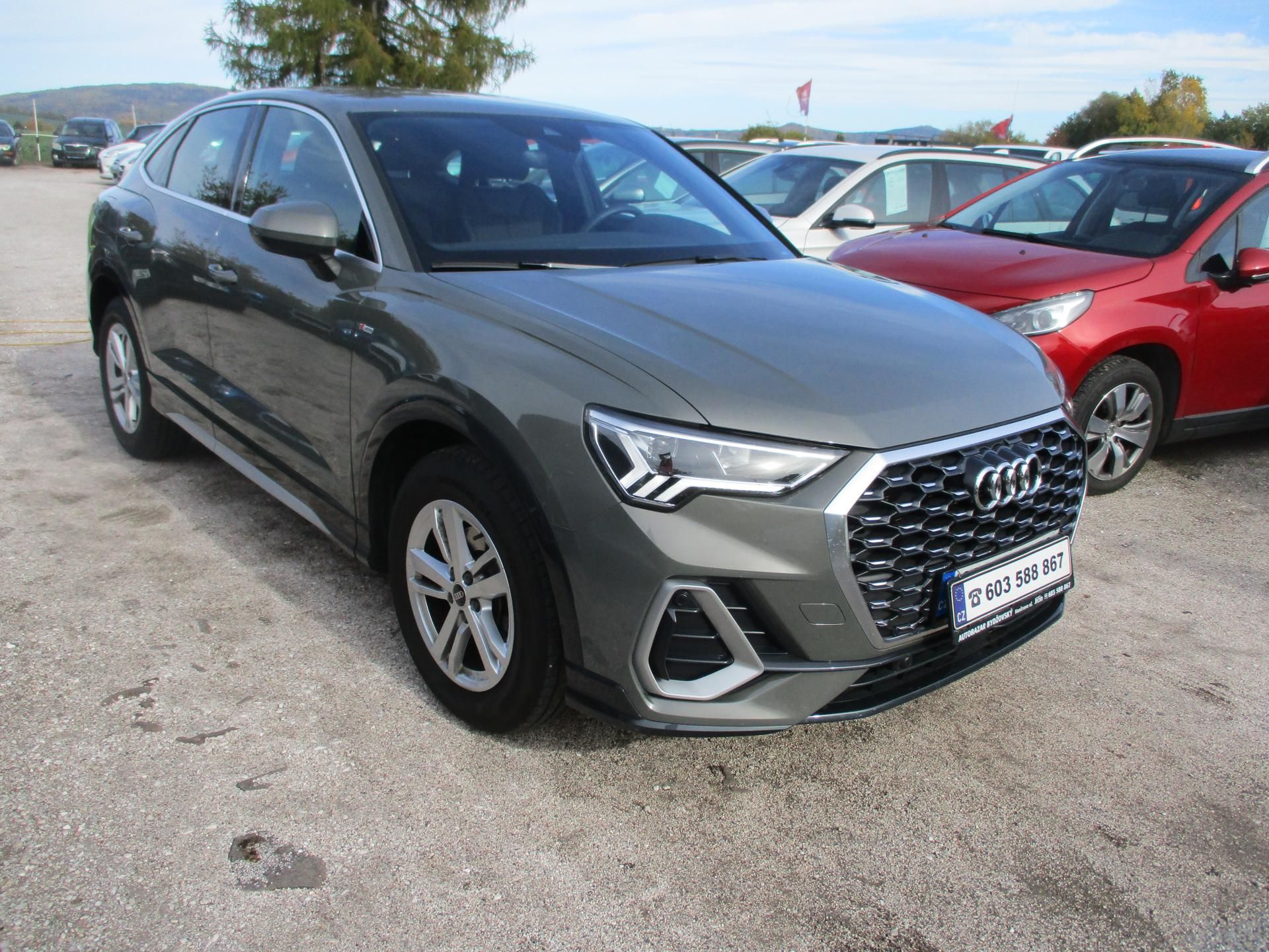 Audi Q3, 35 TFSi S Line - fotka 2
