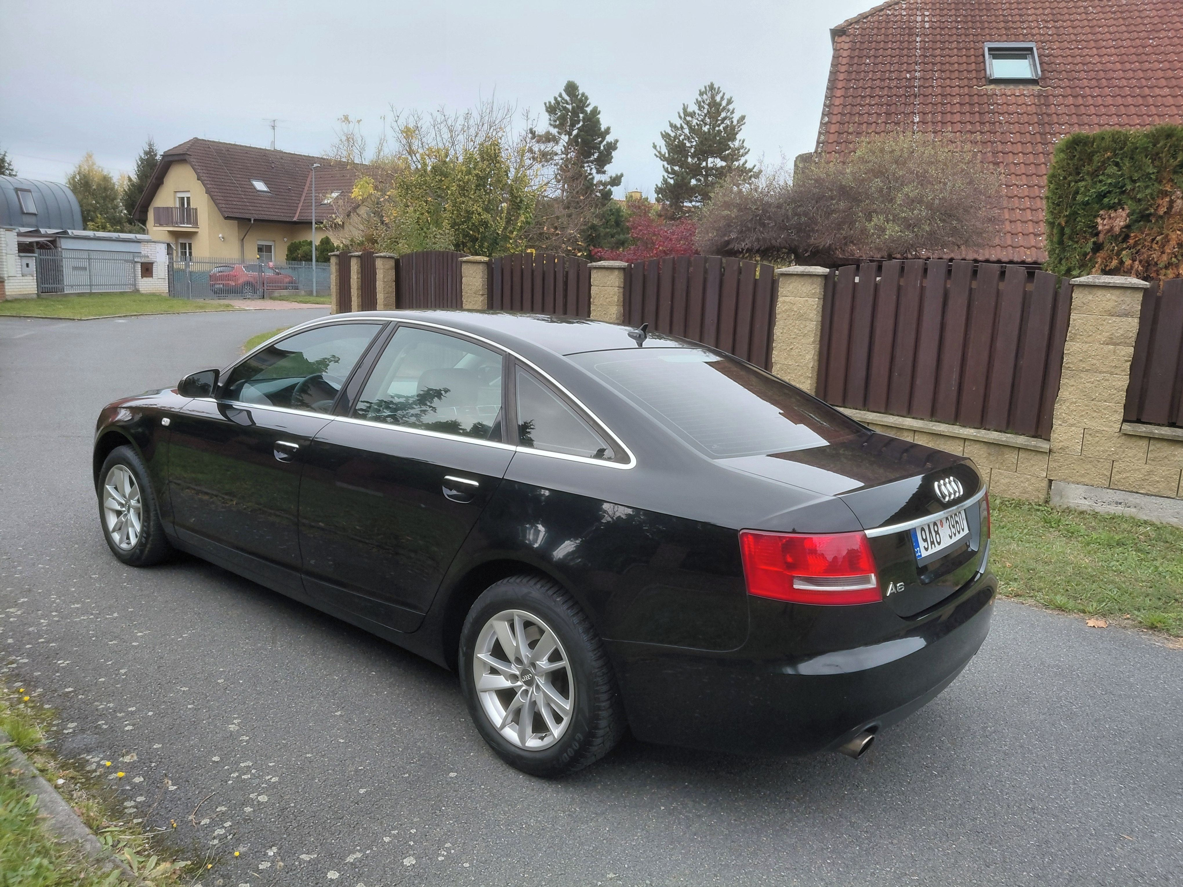 Audi A6, 2.4 Automat,Limuzína,Kuže,Navi - fotka 5