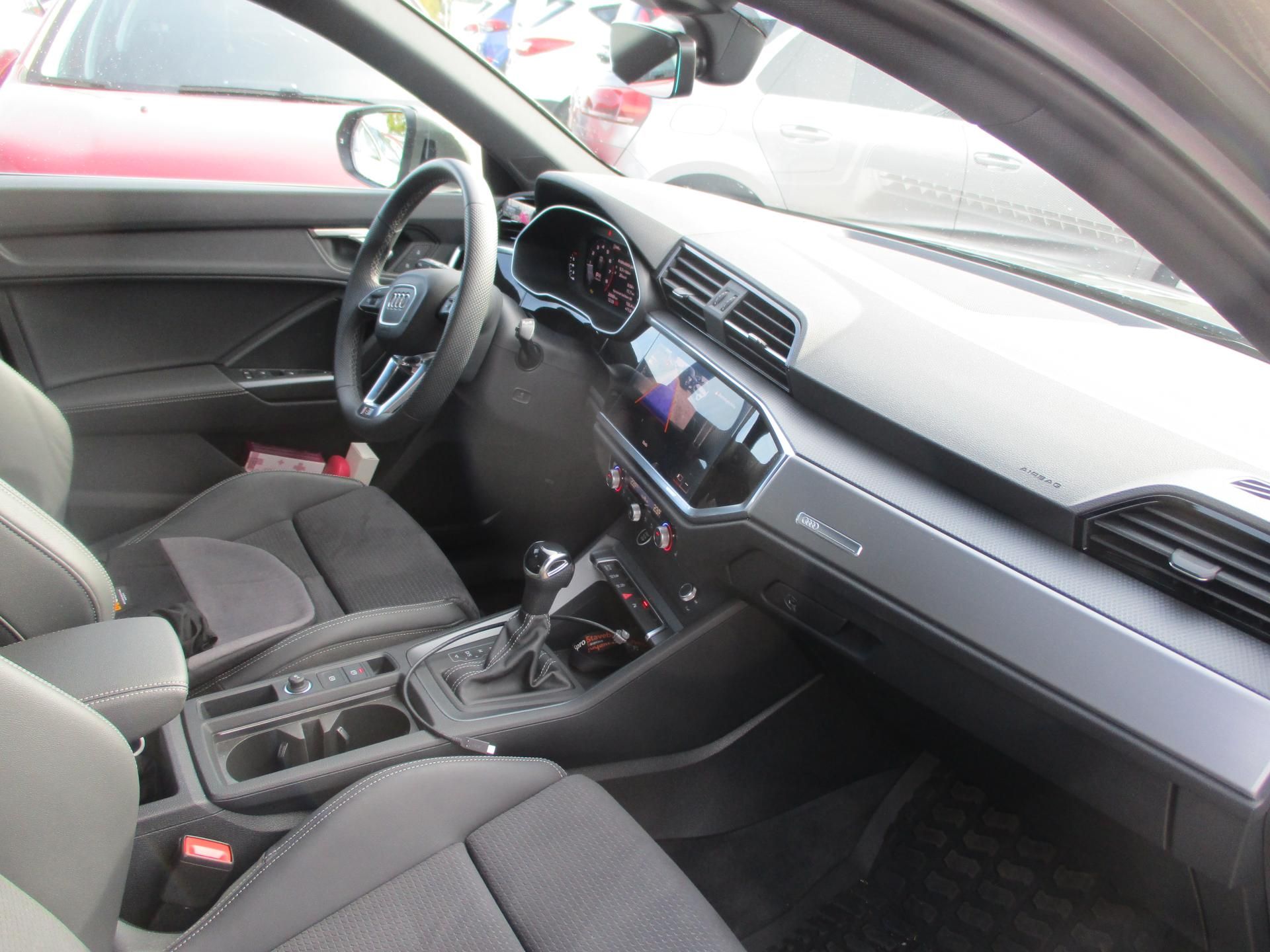 Audi Q3, 35 TFSi S Line - fotka 5