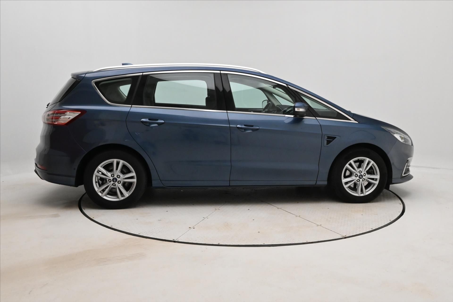 Ford S-MAX, 2,0 EcoBLUE 140 kW AT8 7MÍST Z - fotka 4