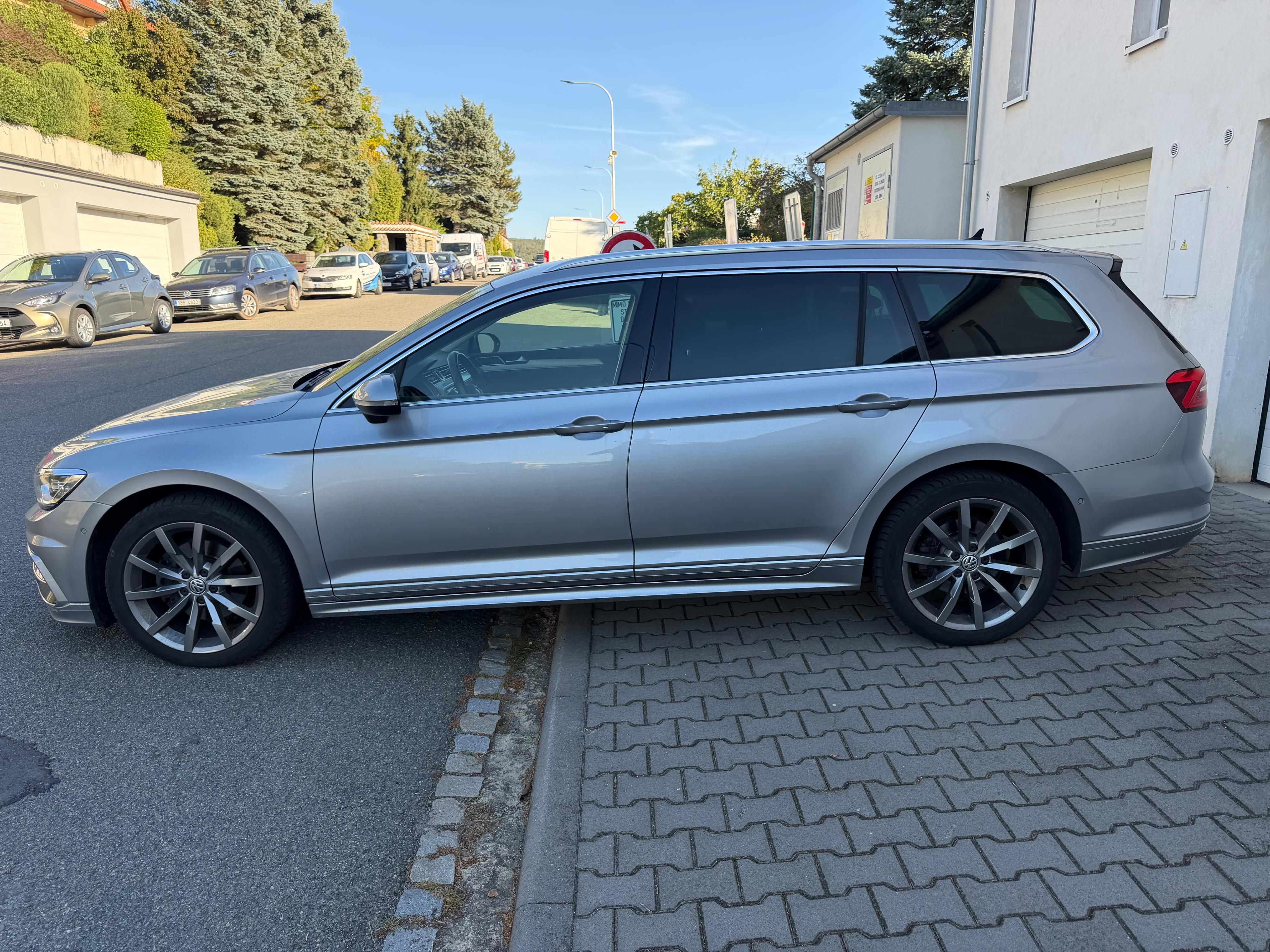 Volkswagen Passat, 2.0tdi,dsg,R-line,alcantara - fotka 2
