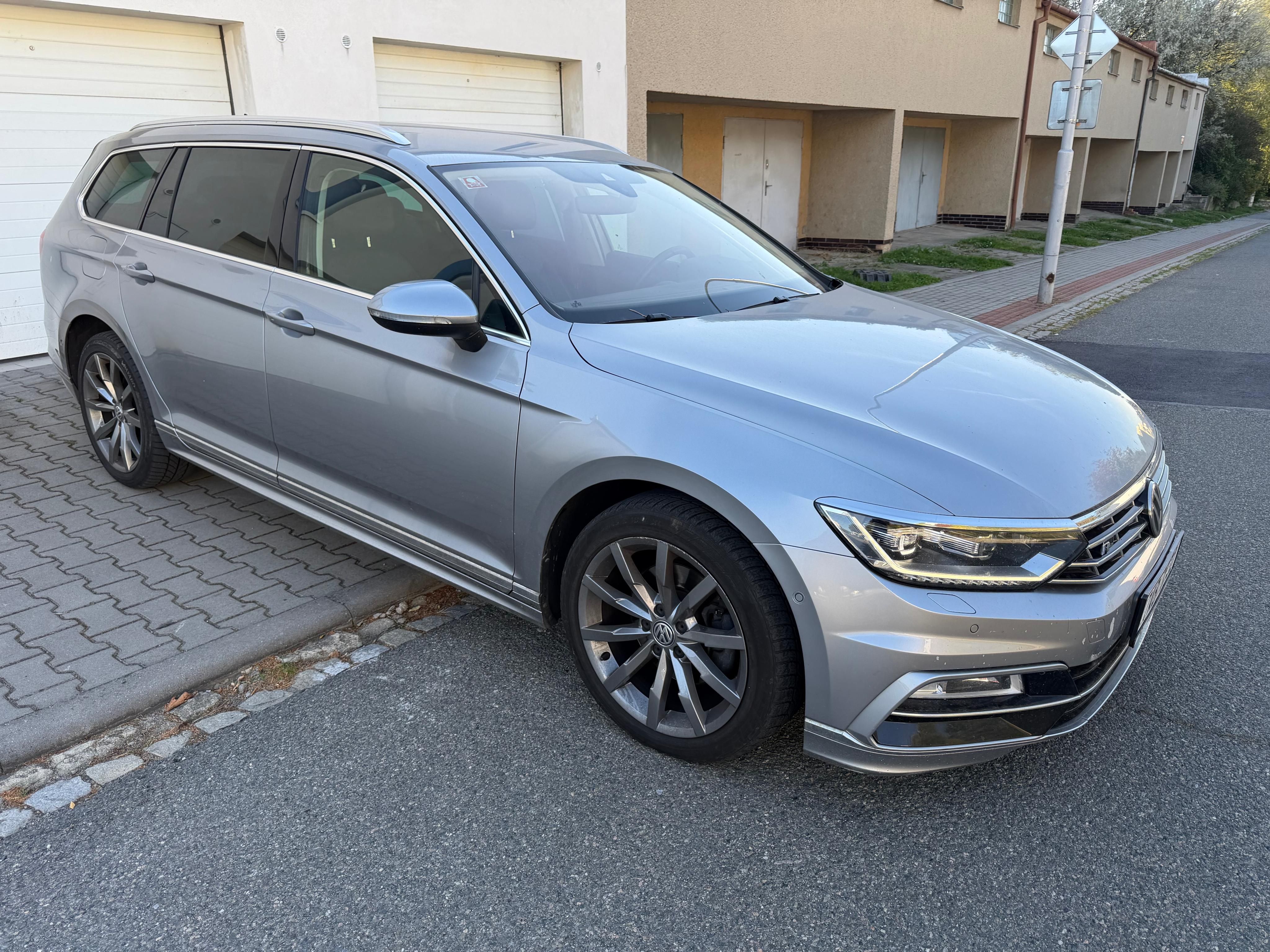 Volkswagen Passat, 2.0tdi,dsg,R-line,alcantara - fotka 6