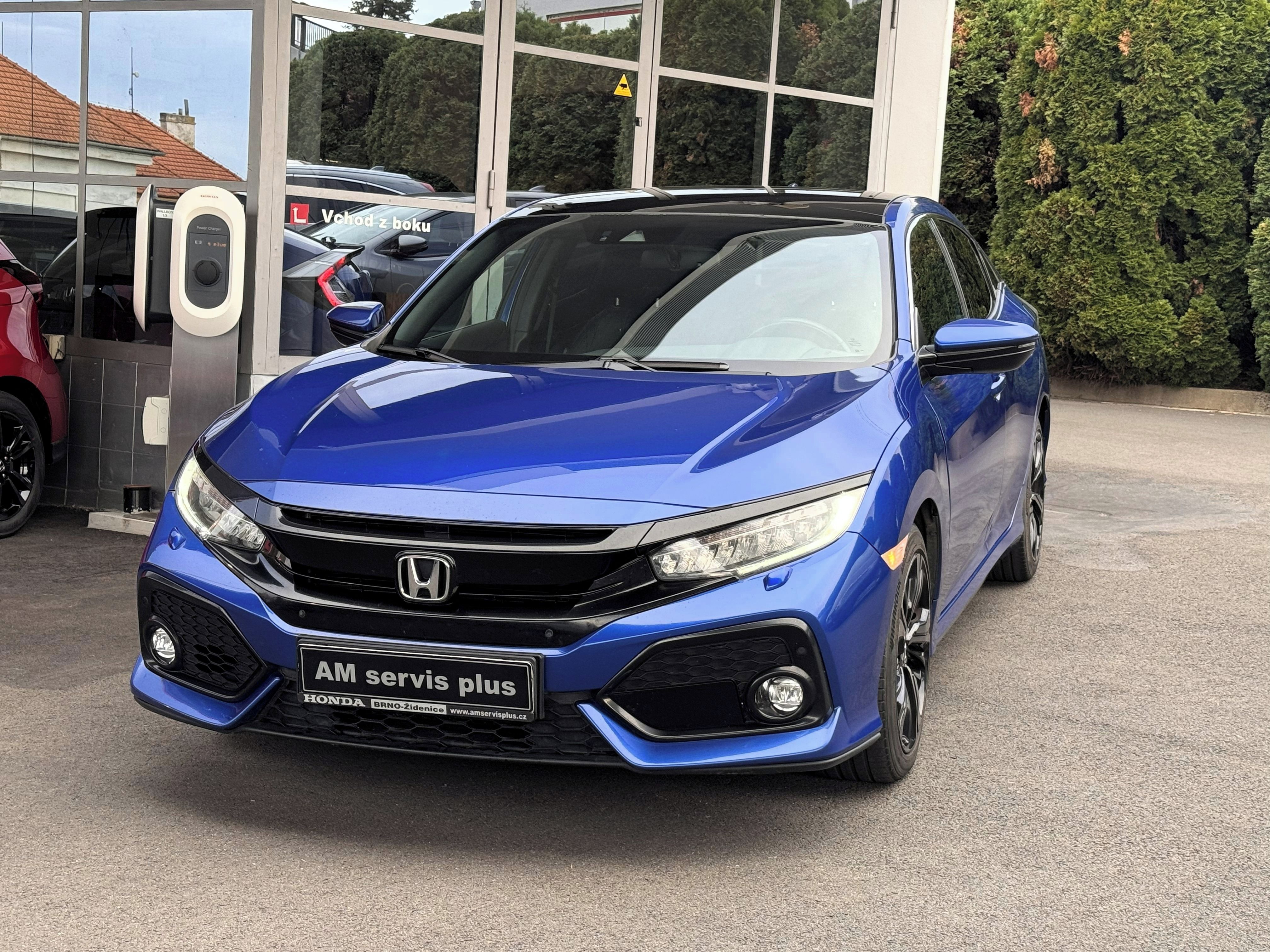 Honda Civic, 1.0i-VTEC Executive - fotka 2
