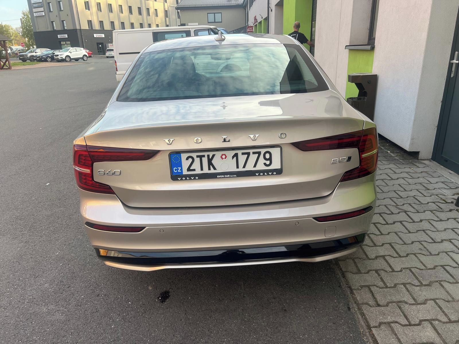 Volvo S60, Volvo S60 B5 AWD Ultimate Dark - fotka 4
