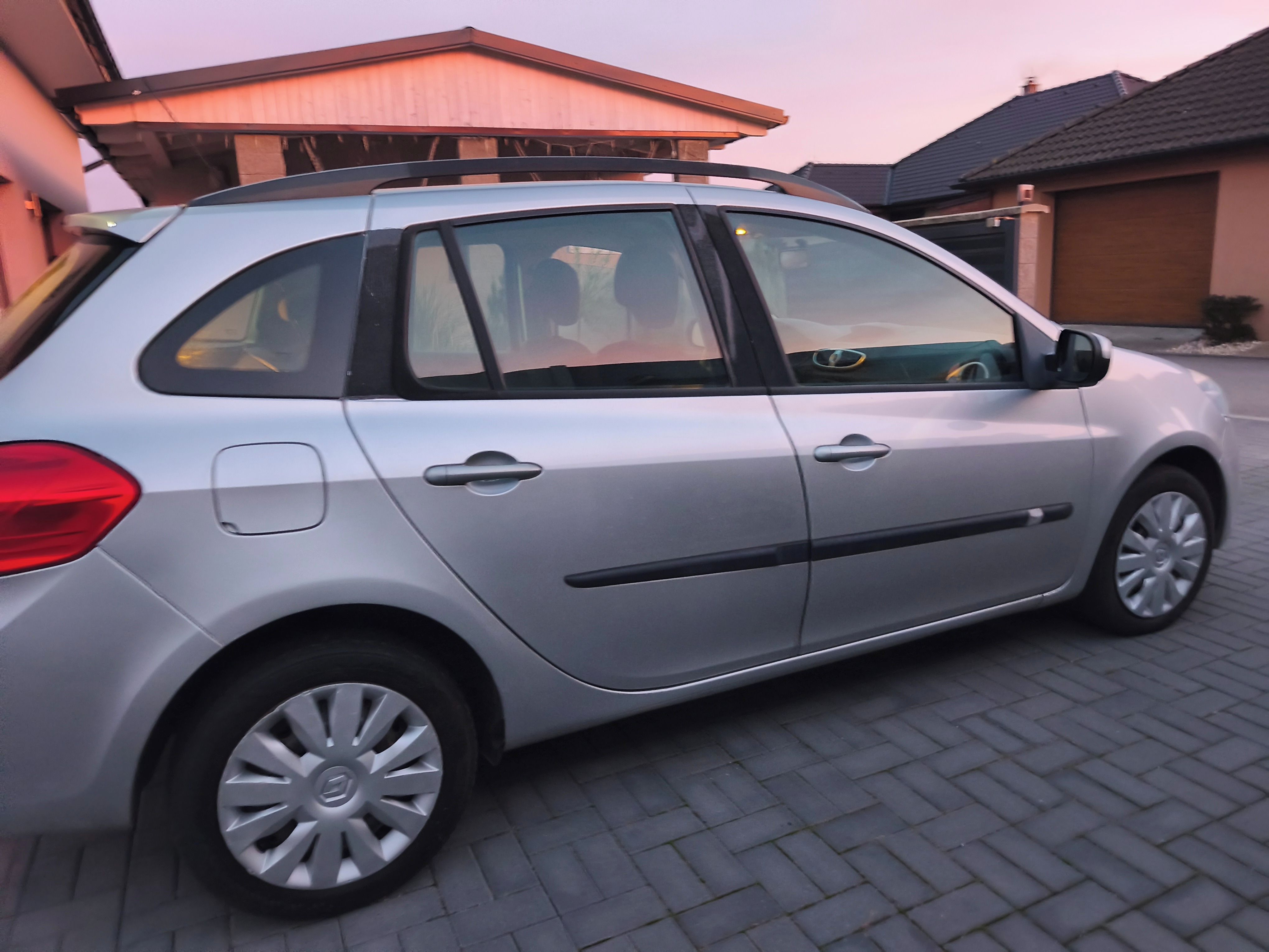 Renault Clio, Renault Clio kombi 1.2 16V - fotka 3