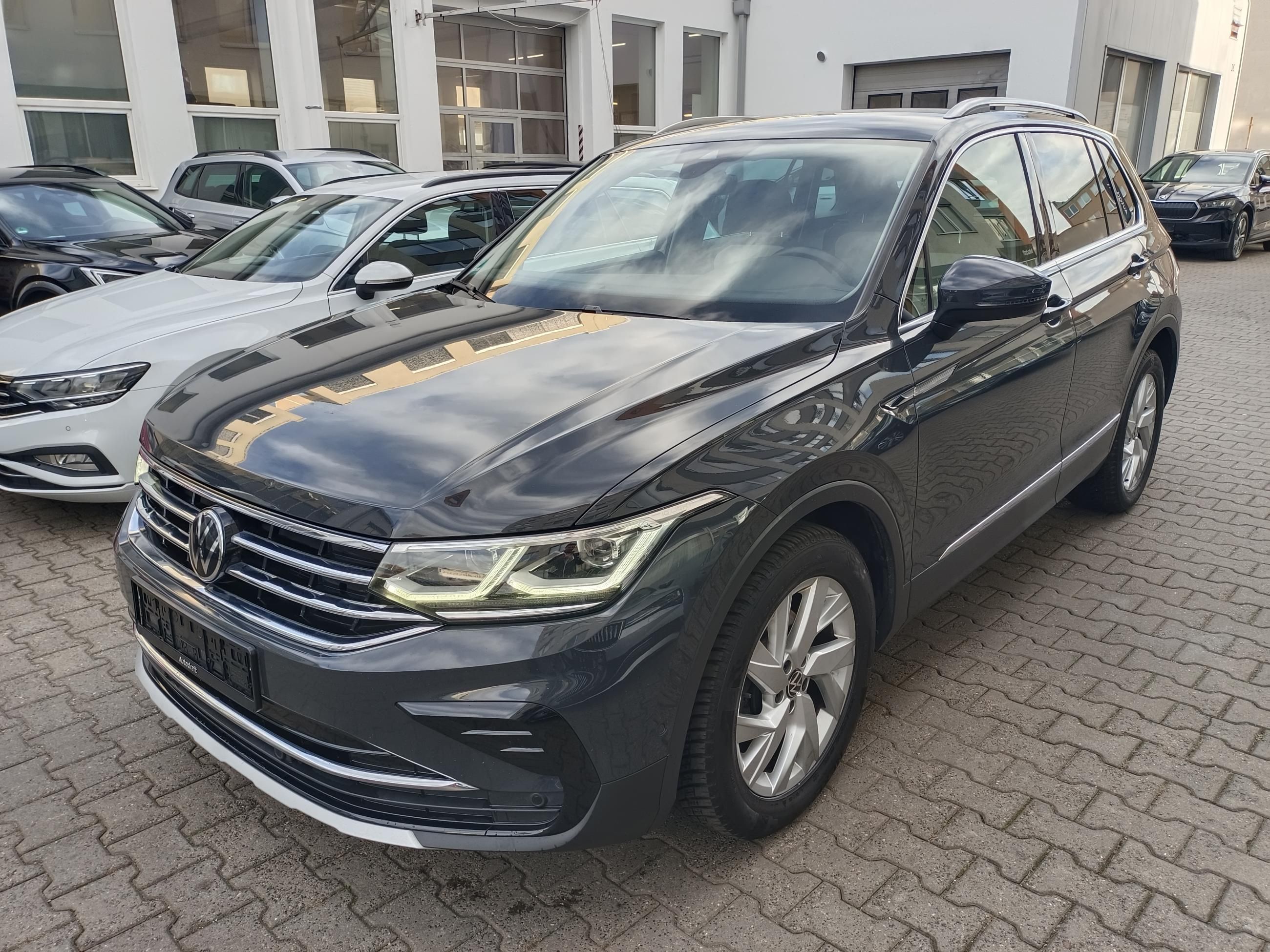 Volkswagen Tiguan, Elegance TDI 110kW DSG Tažné - fotka 3