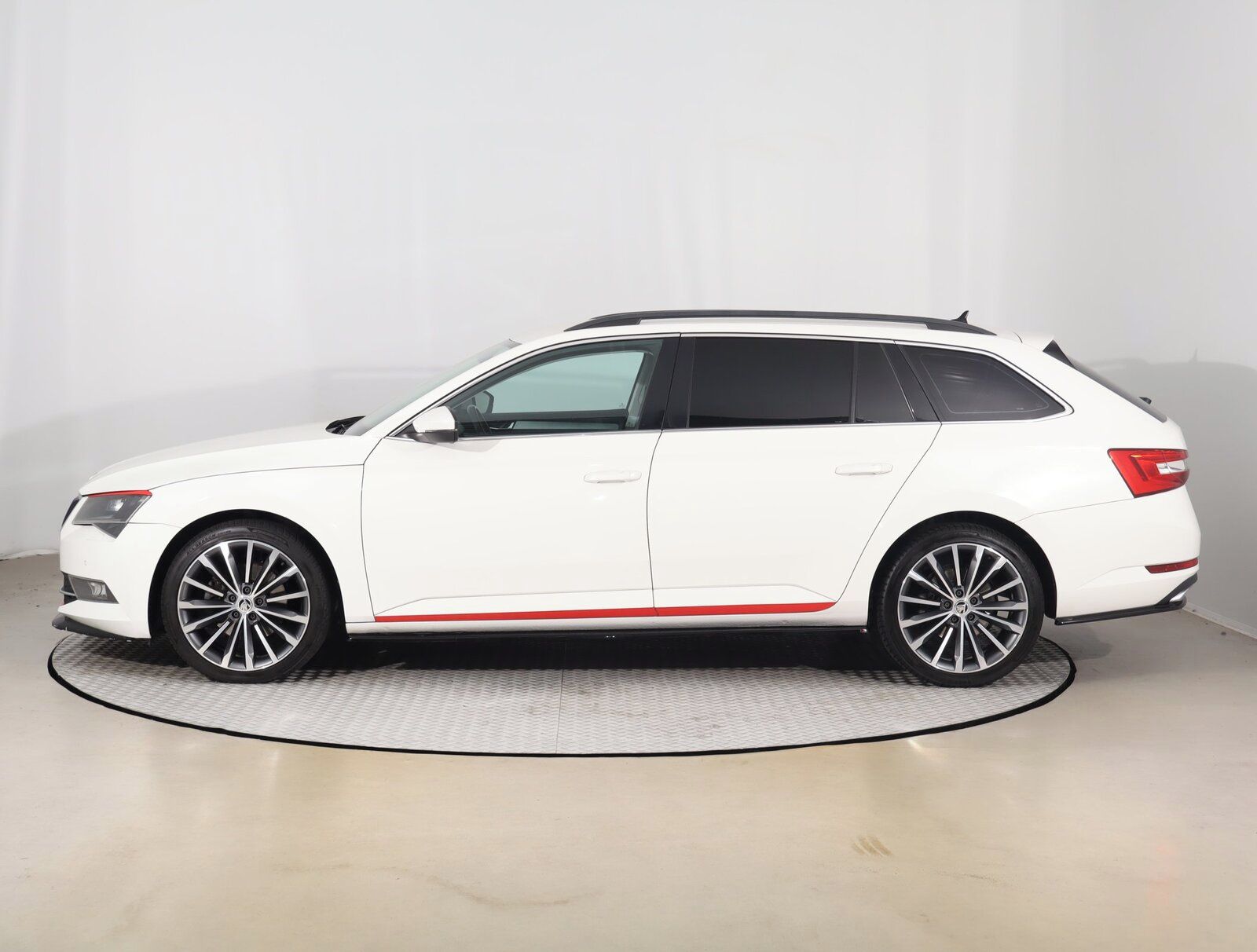 Škoda Superb, 2.0 TDI - fotka 3
