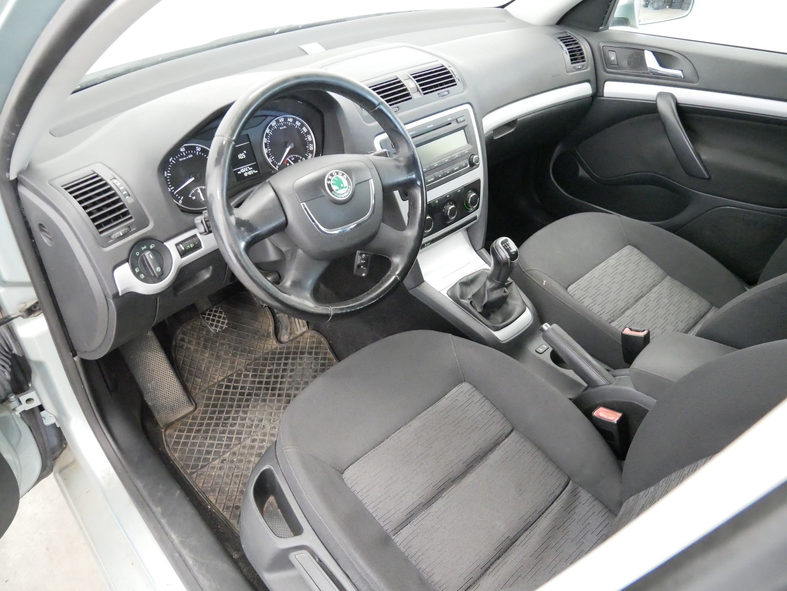 Škoda Octavia, 1.4 TSI 90 kW Ambiente - fotka 5