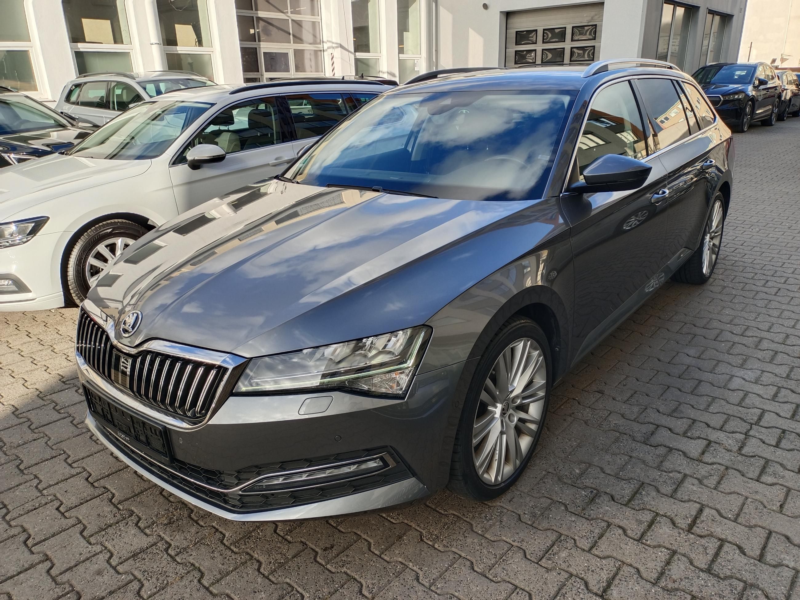 Škoda Superb, 2.0 TSI 140kW DSG / Tažné - fotka 3