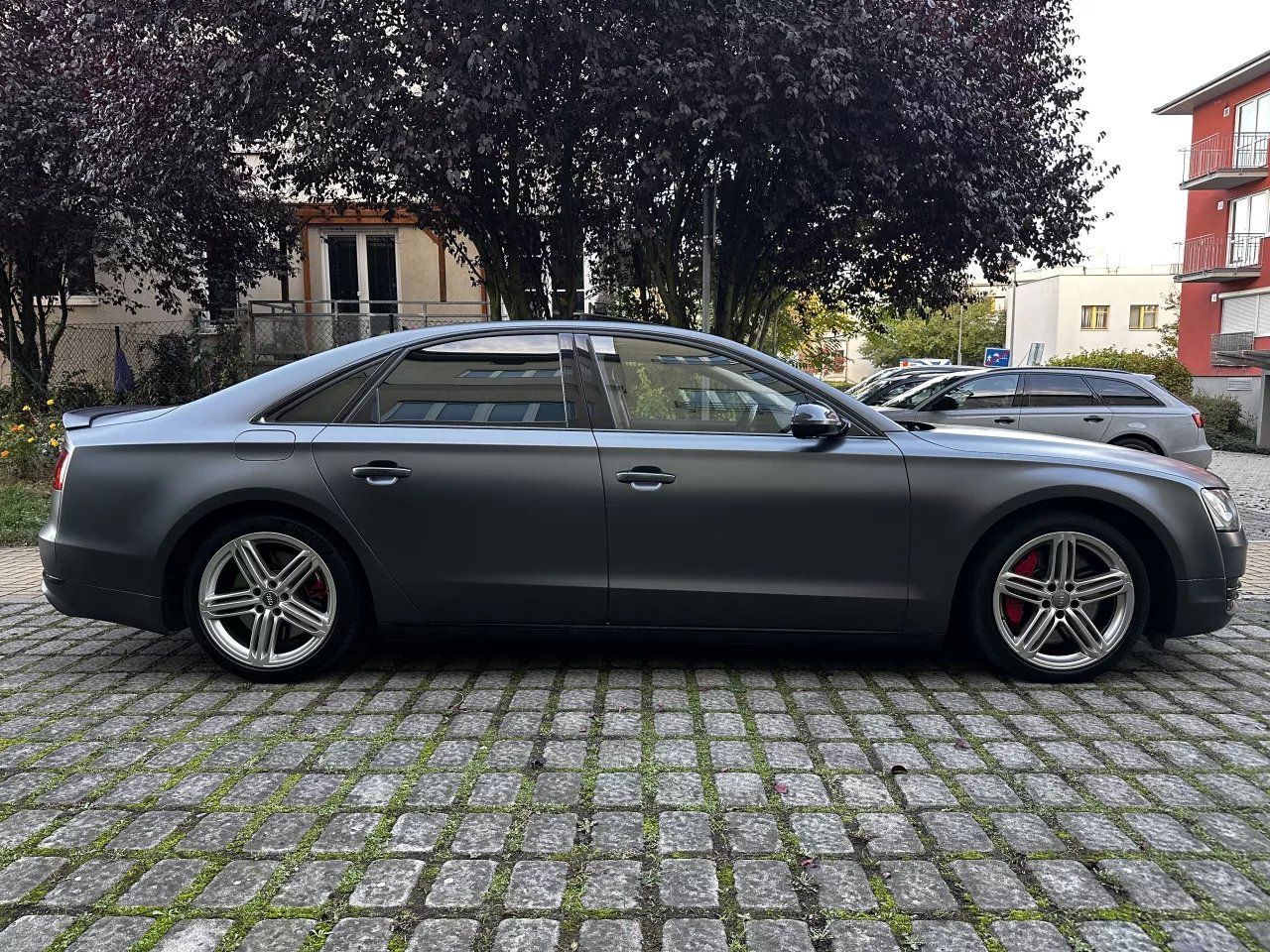 Audi A8, 4.2 V8 FSI Quattro 372k S-line - fotka 6