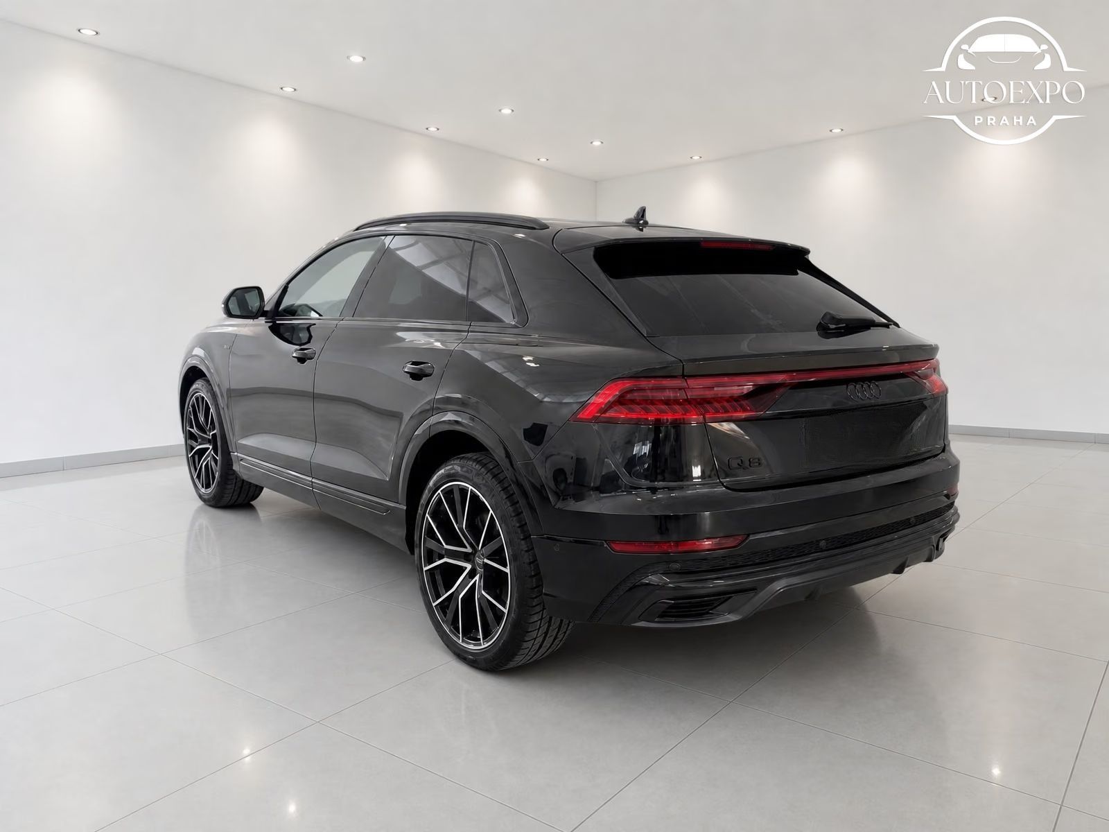 Audi Q8, 55 TFSI S Line Plus - fotka 2
