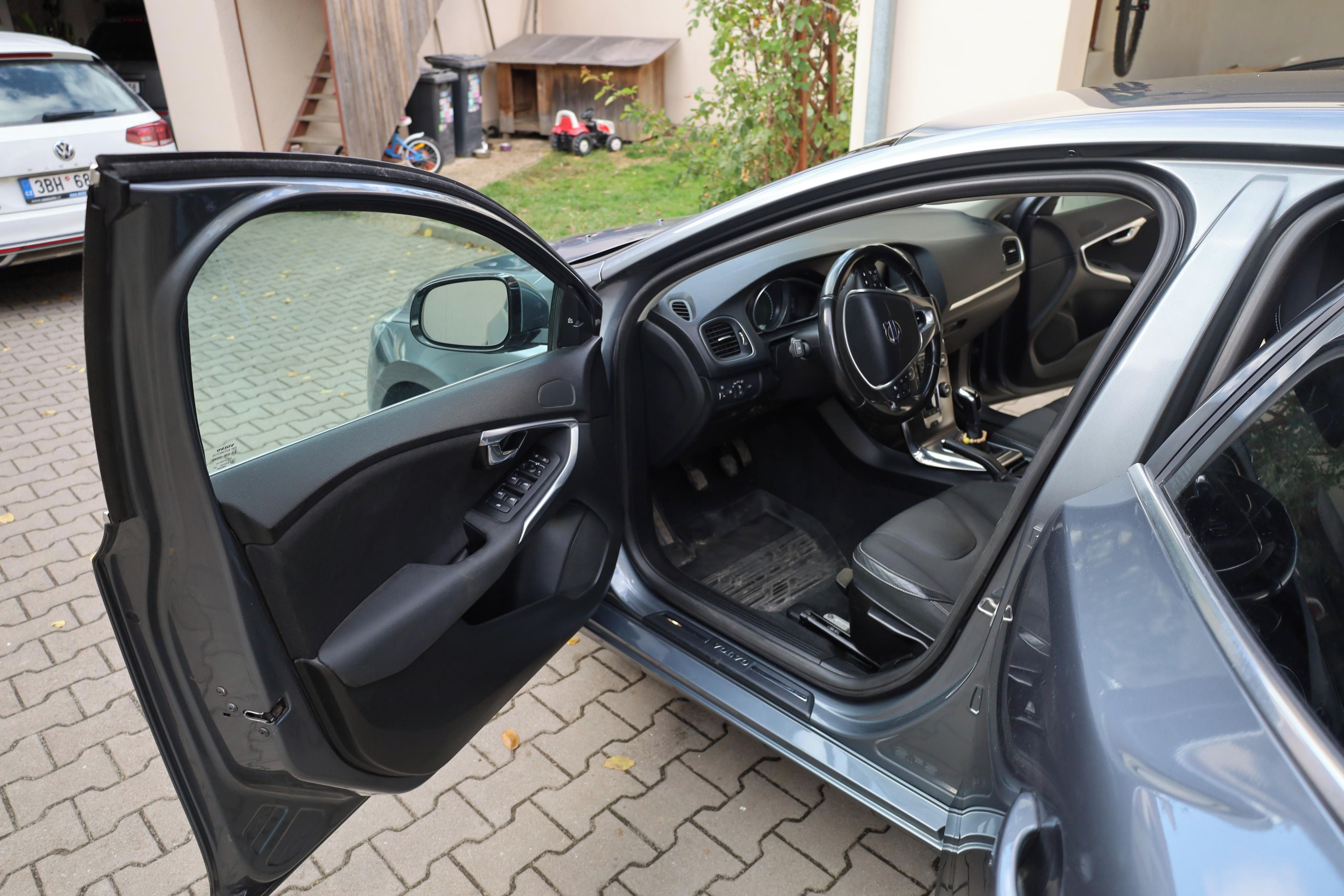 Volvo V40, D2 vyšší výbava - fotka 6