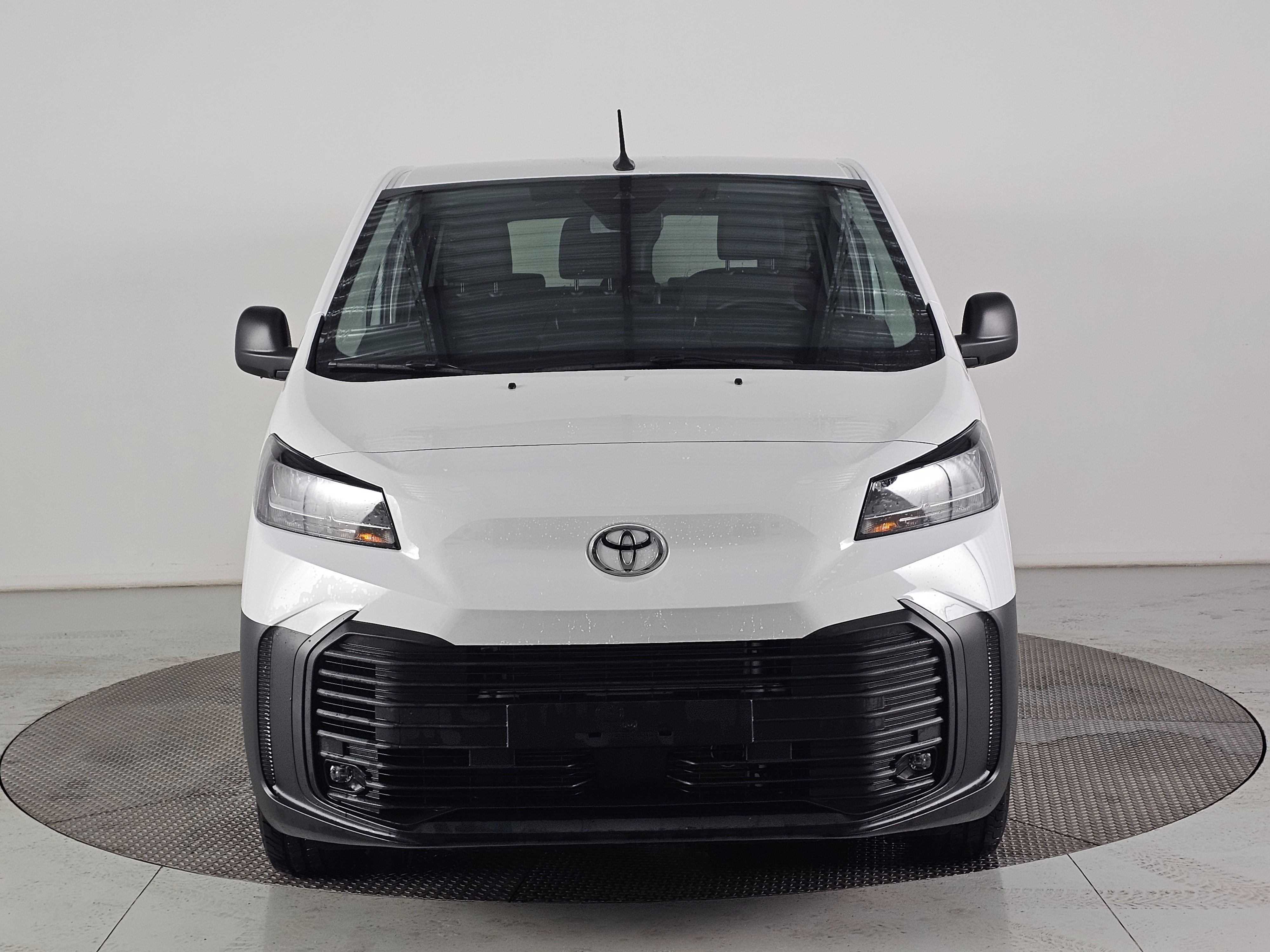 Toyota Proace Verso, L2, 2.2D, 110kW, 6MT, Combi 9S - fotka 2