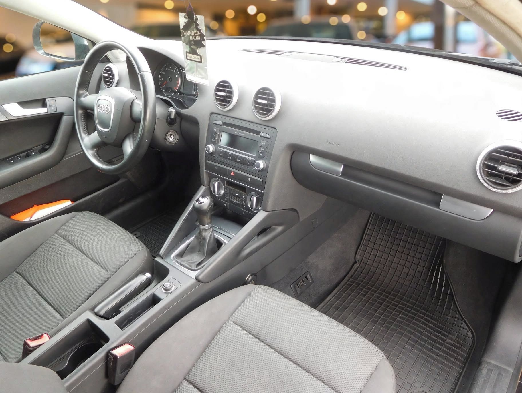 Audi A3, 1.6MPi 75 kW, Aut. Klima. ČR - fotka 5