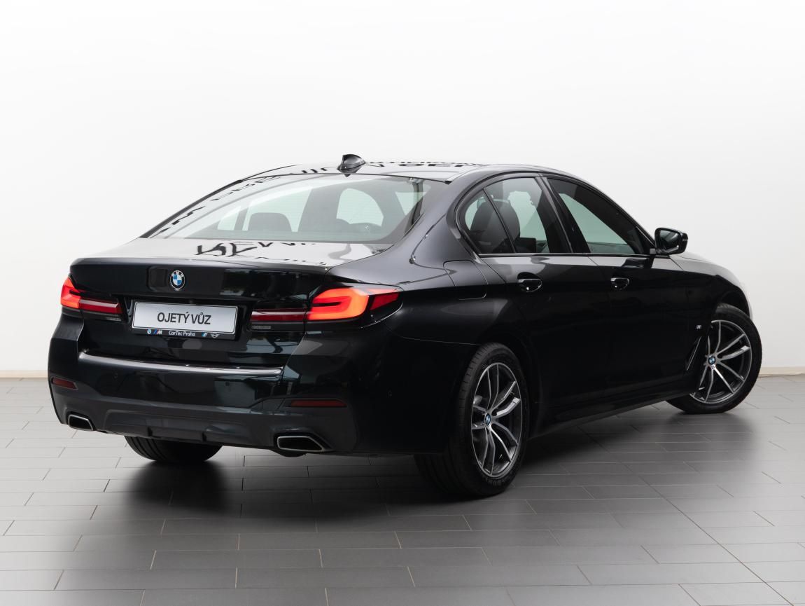 BMW Řada 5, 520d xDrive - fotka 5