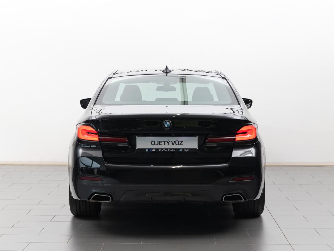 BMW Řada 5, 520d xDrive - fotka 4