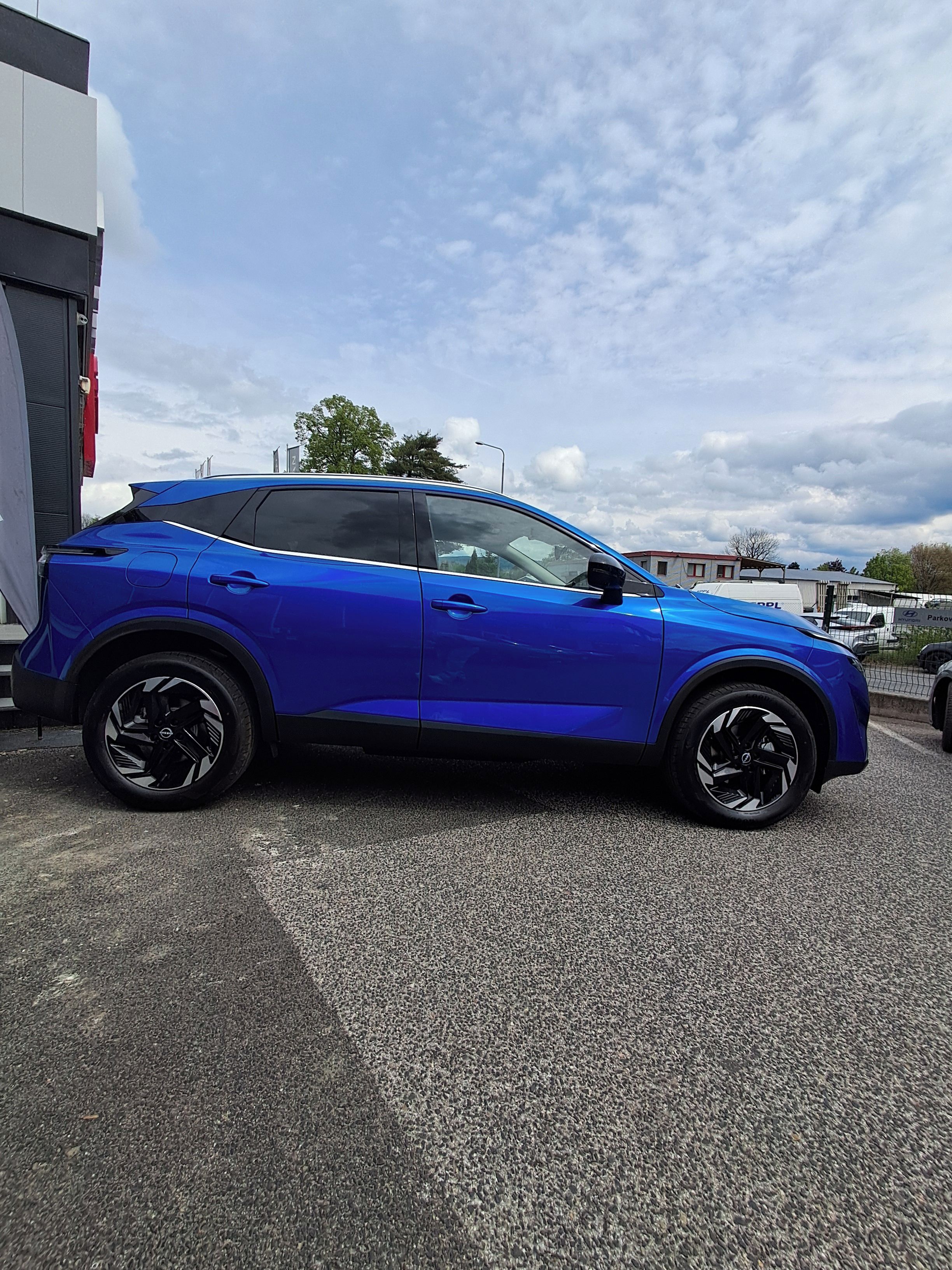 Nissan Qashqai, 1,3 DIG-T 158k AT N-CONNECTA - fotka 4