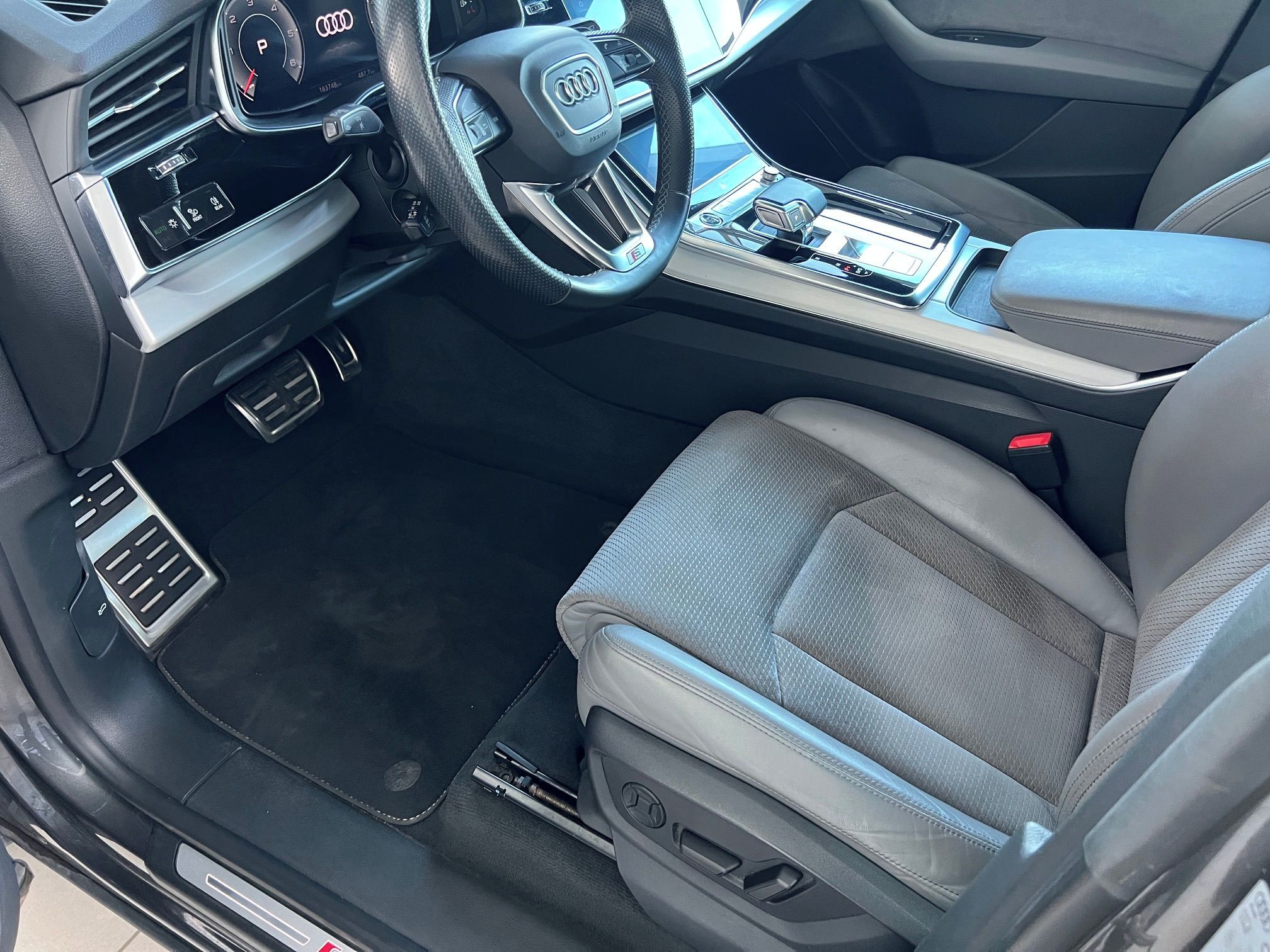 Audi Q8, S-line 50TDI 210kW - fotka 5