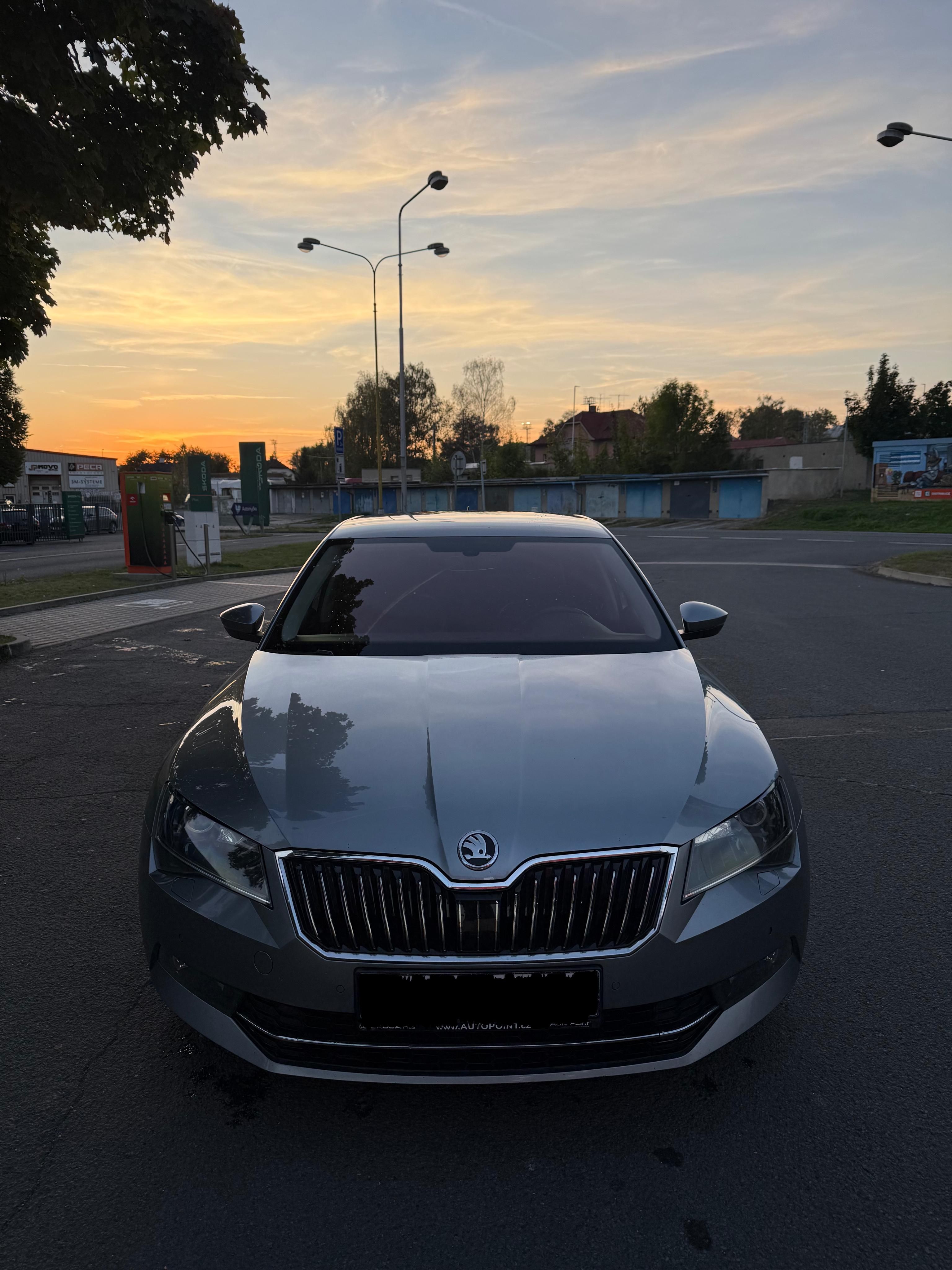 Škoda Superb, 2.0 TDI - 4x4 Po rozvodech - fotka 2