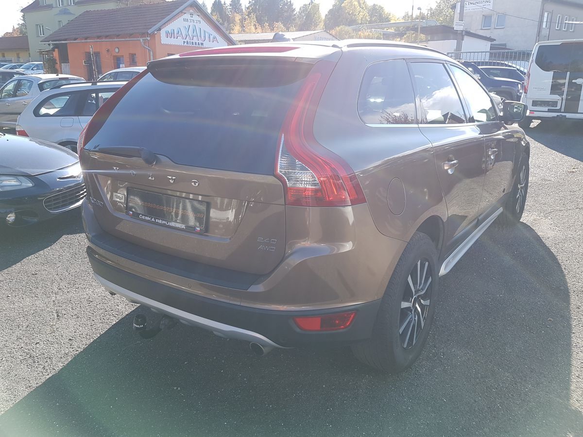 Volvo XC60, 2.4D 120KW 4X4 EL. KUFR - fotka 6