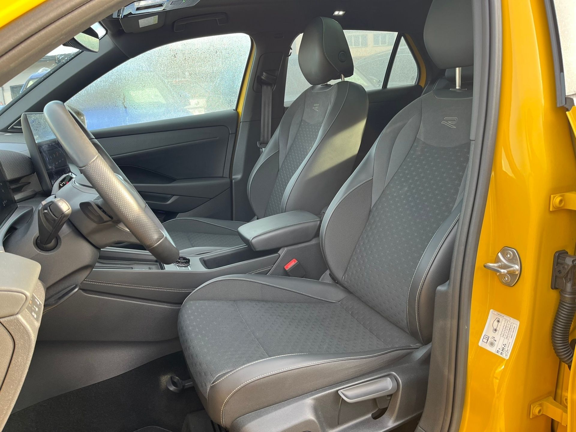 Volkswagen T-Roc, 1.5eTSI R-Line 110kW DSG7 - fotka 5