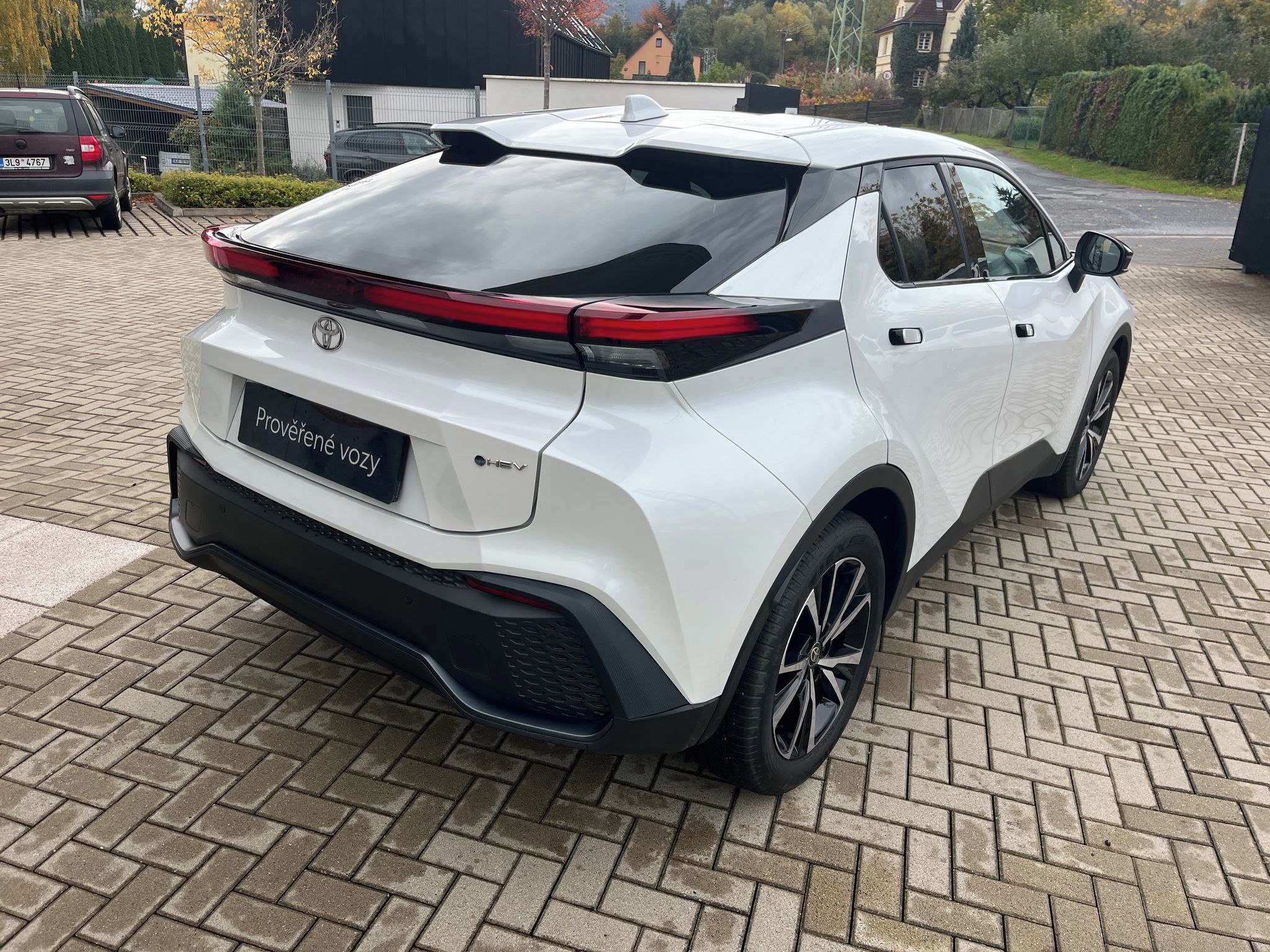 Toyota C-HR, 1.8 Hybrid e-CVT Style - fotka 6
