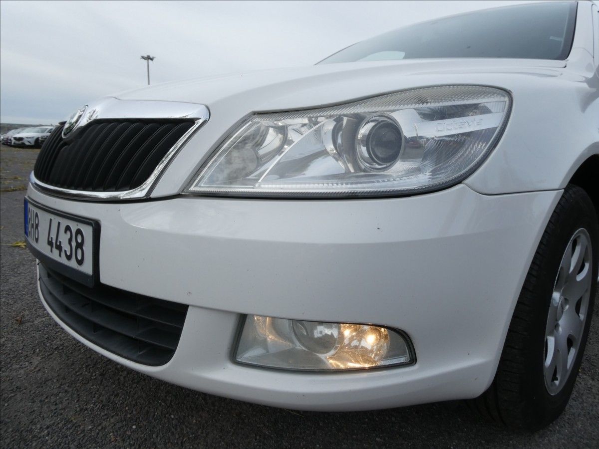 Škoda Octavia, 1,6 TDi 77kW 2x kola, závěs - fotka 4