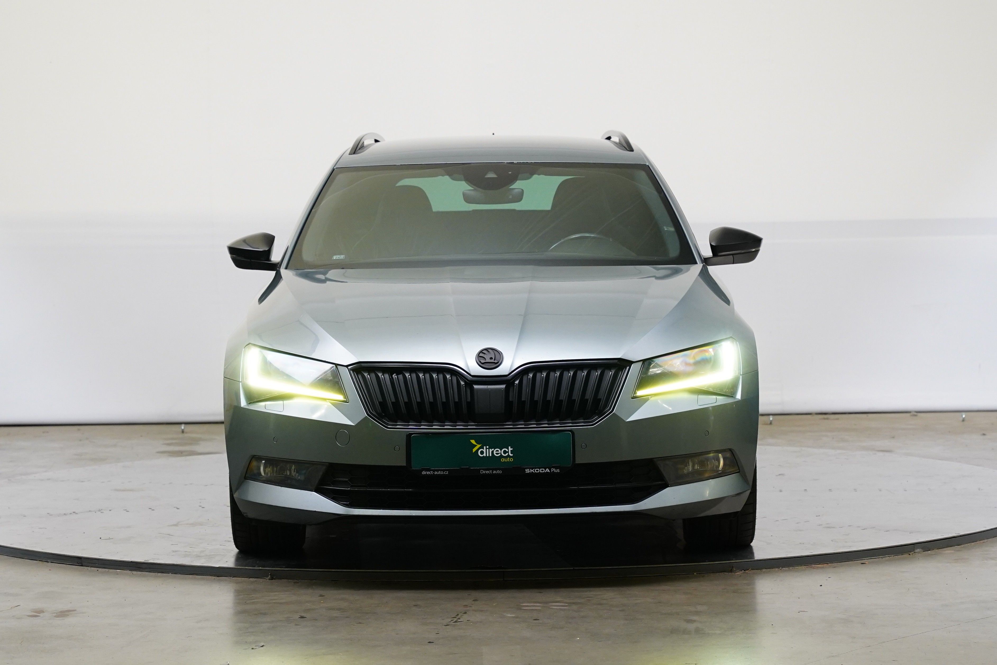 Škoda Superb, 2.0 TDI 110 kW DSG Sportline - fotka 4
