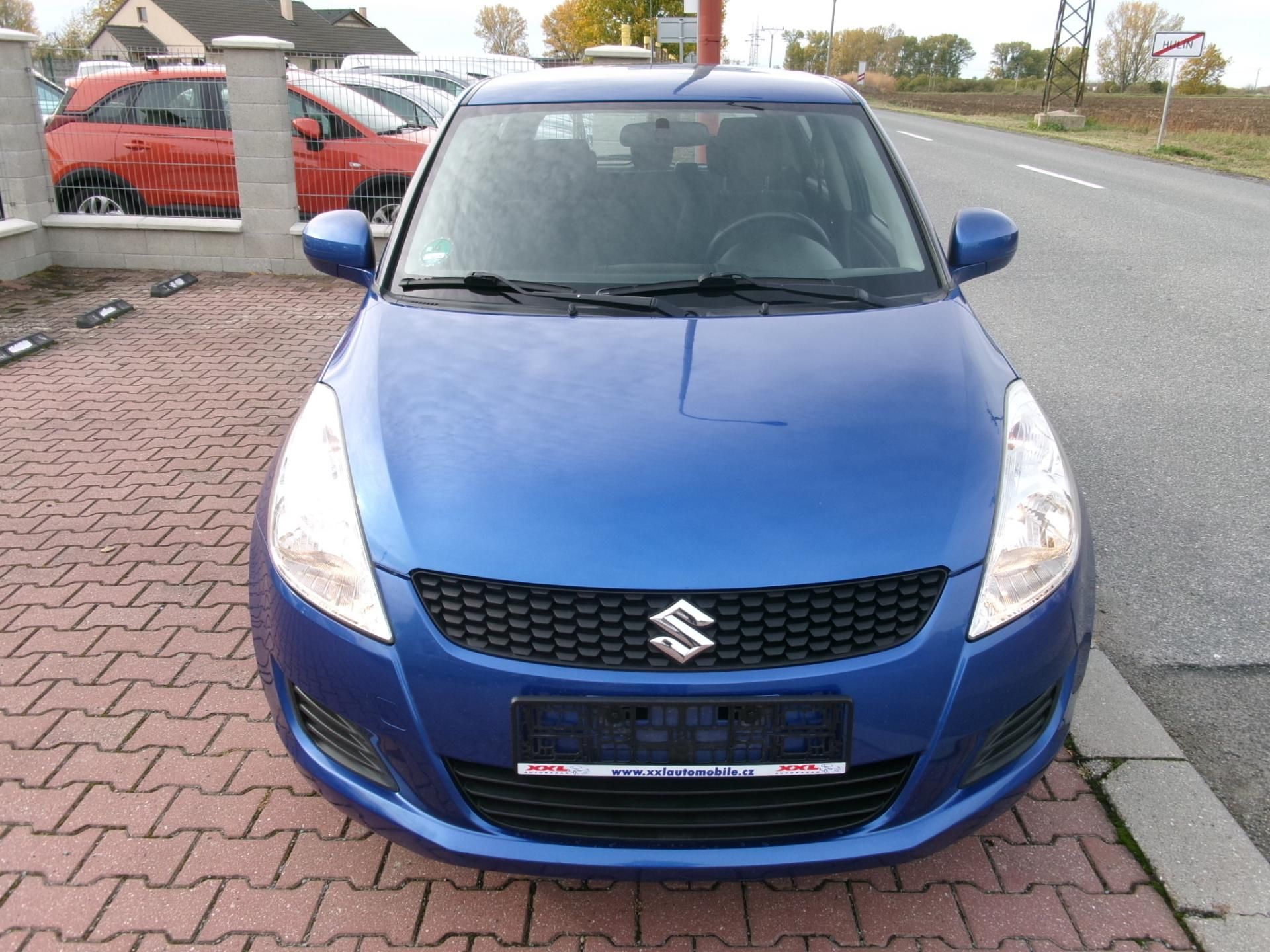 Suzuki Swift, 1,3i KLIMA 4x4 VÝHŘEV USB - fotka 2
