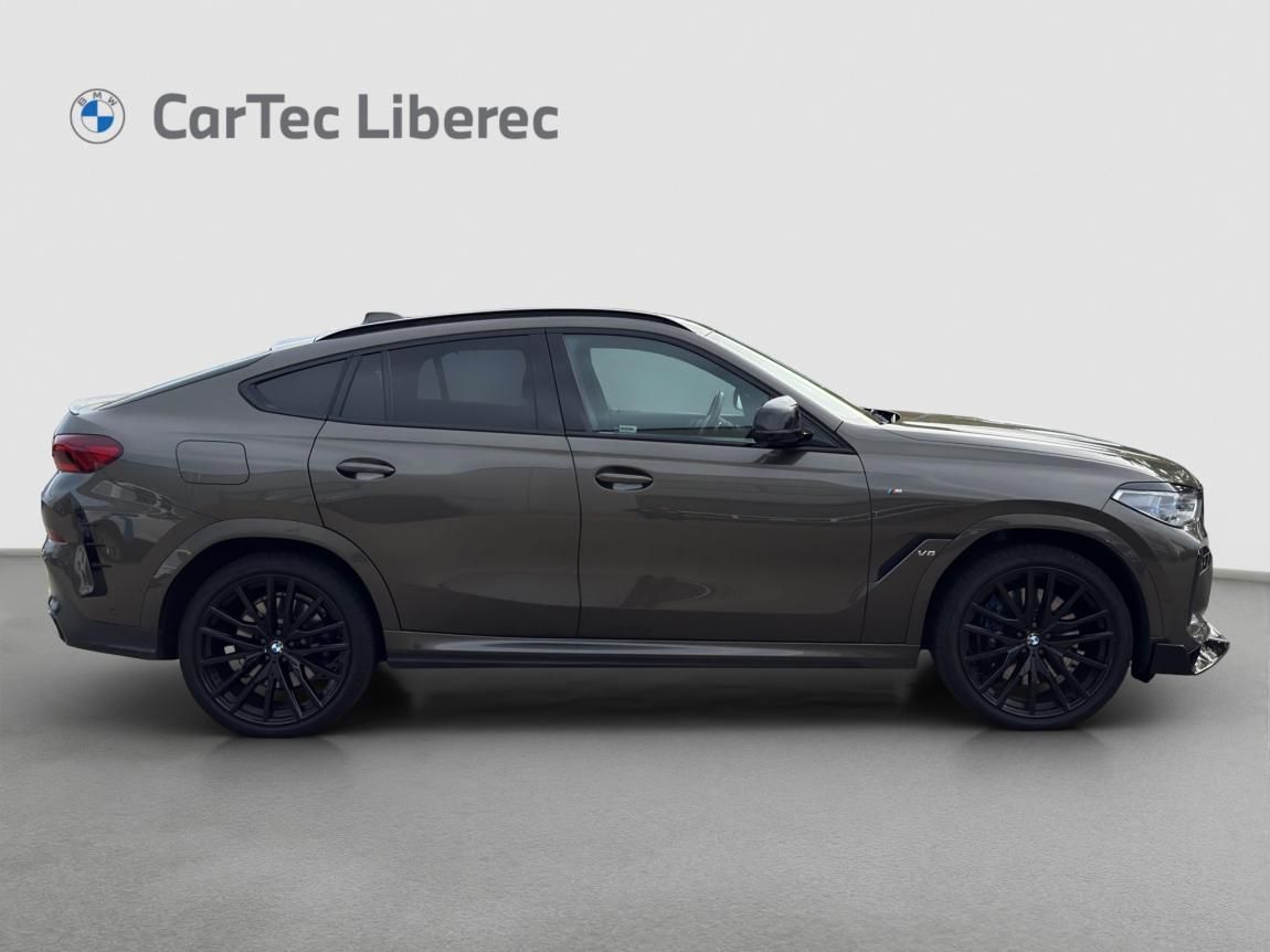 BMW X6, M50i - fotka 6