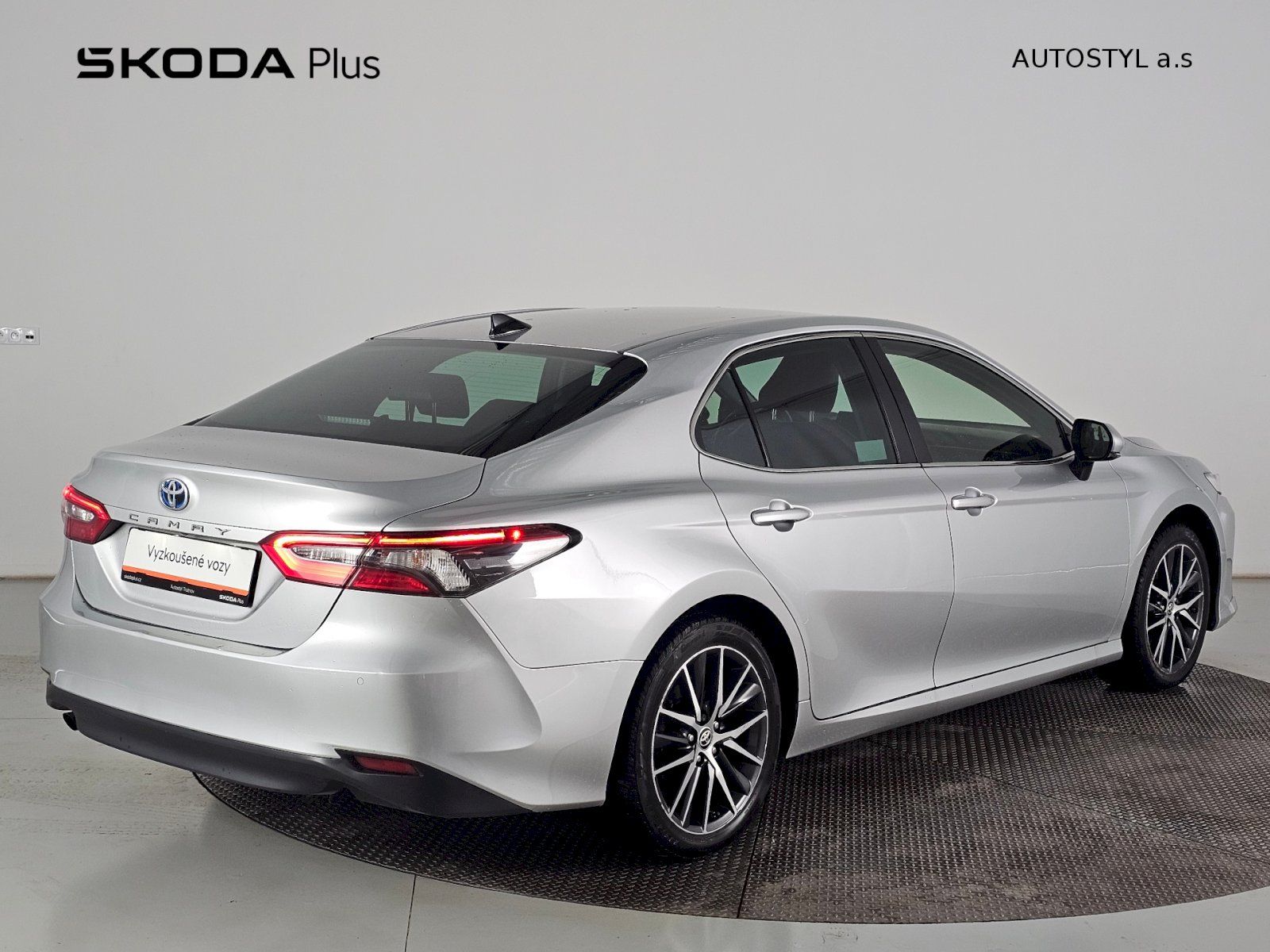 Toyota Camry, 2.5HEV 218k PRESTIGE - fotka 2