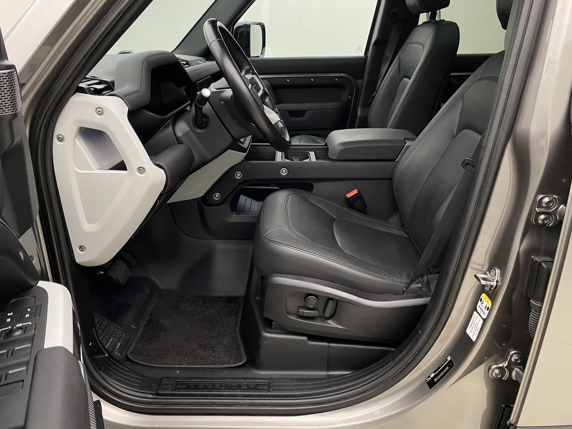 Land Rover Defender, 110 D300 SE AWD AUT CZ - fotka 3