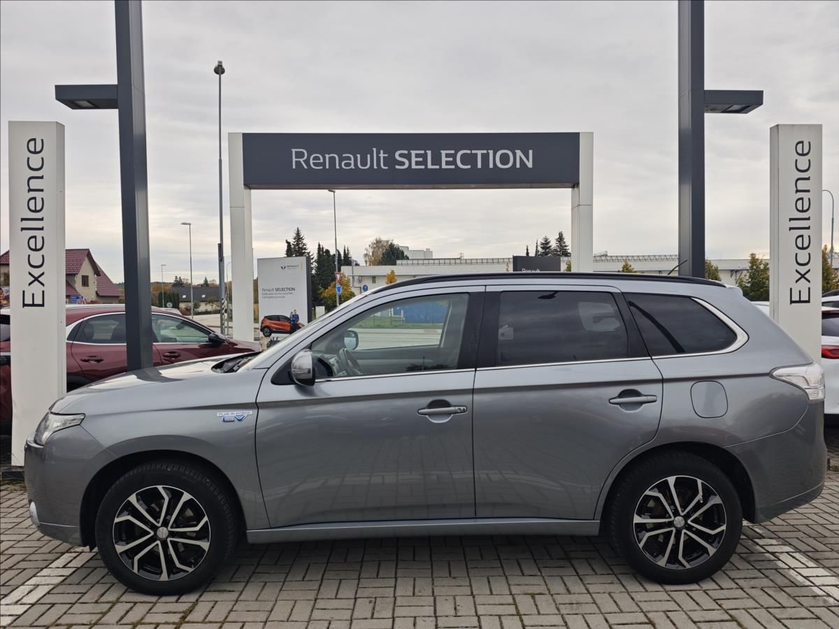 Mitsubishi Outlander, 2,0 Plug-in HYBRID  4x4 INTENS - fotka 3