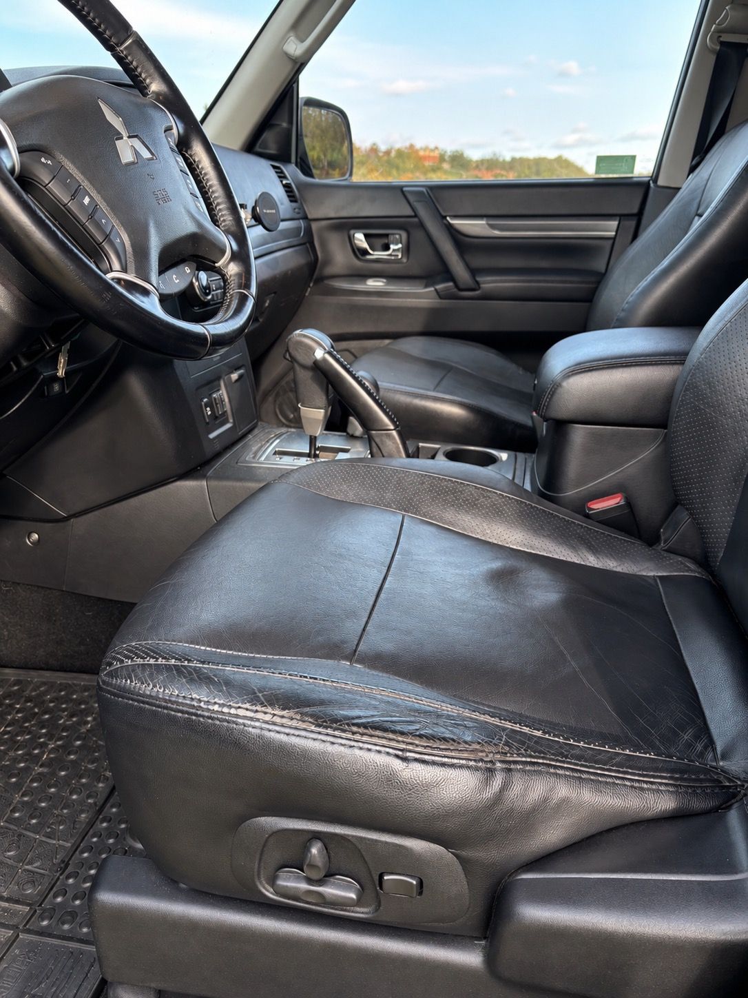 Mitsubishi Pajero, 3,2 DI-D 147kw, automat - fotka 6