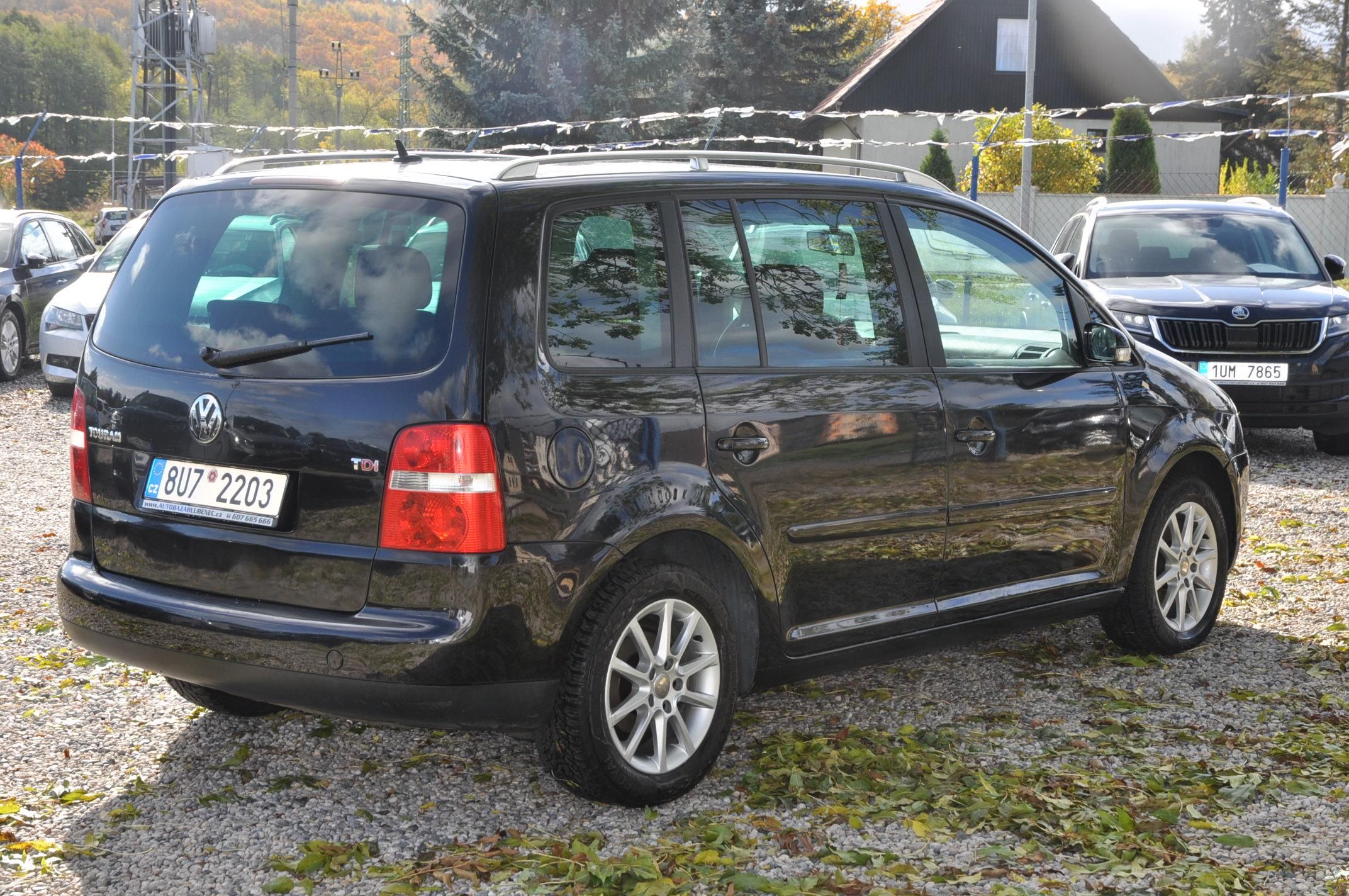 Volkswagen Touran, 2.0TDi 100kW 7.míst Highline - fotka 3