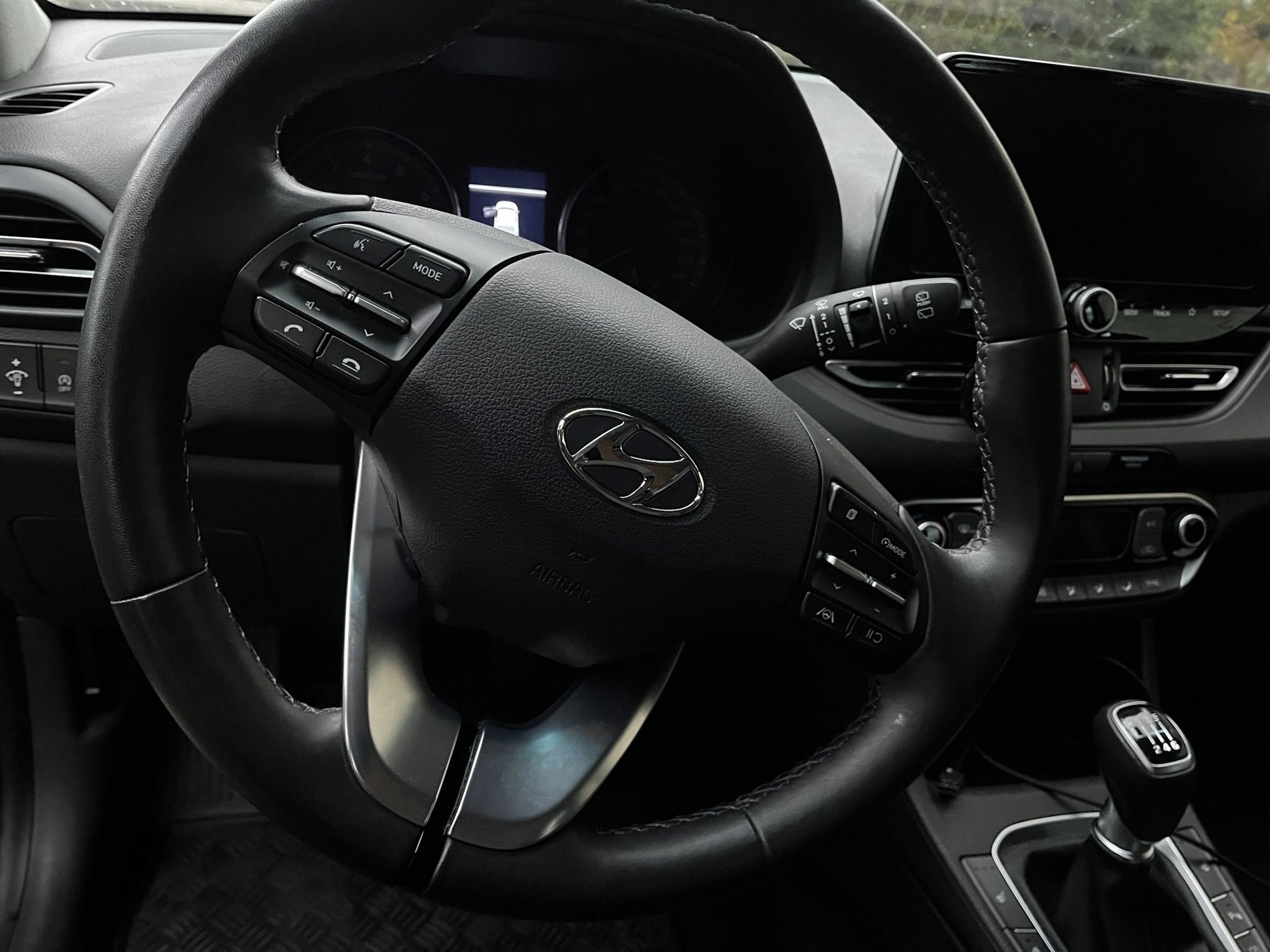 Hyundai i30, 1.5 DPi, tažné, vyhřev sedadel - fotka 4