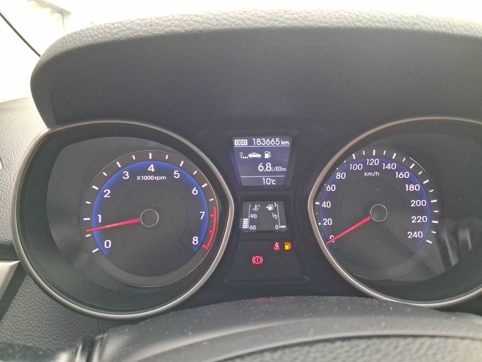 Hyundai i30, 1.6 GDI, Klima, El. okna - fotka 3
