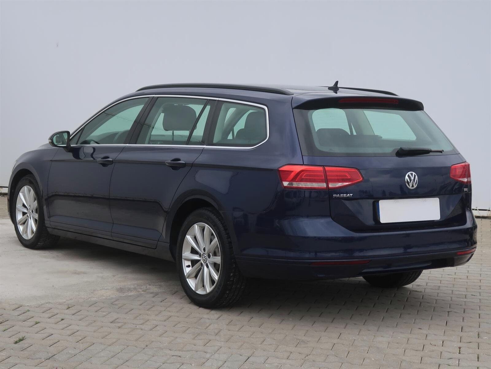 Volkswagen Passat, 1.6 TDI, Automat - fotka 4