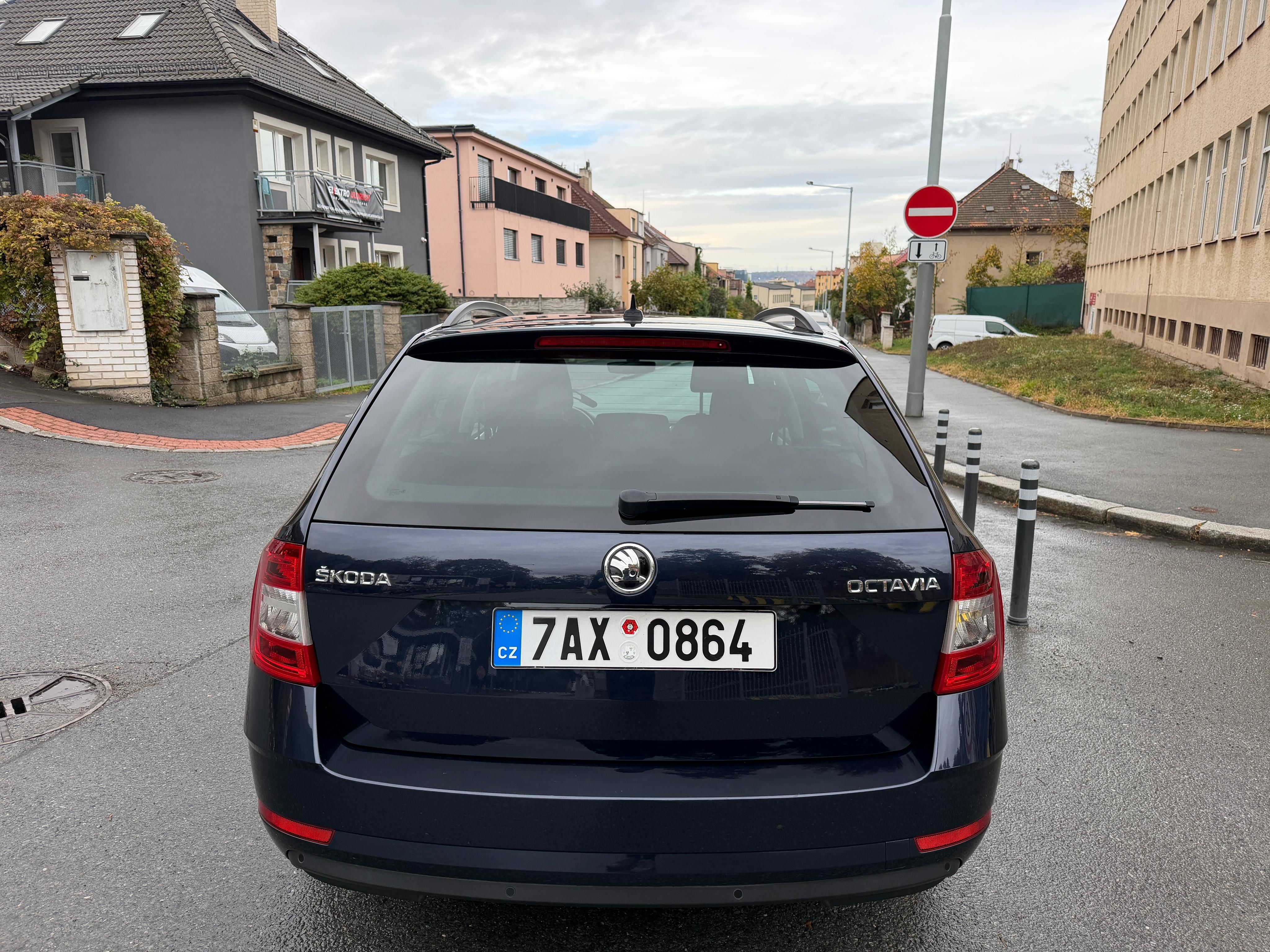 Škoda Octavia, 1.5tsi 110kw ČR modra metalíza - fotka 6