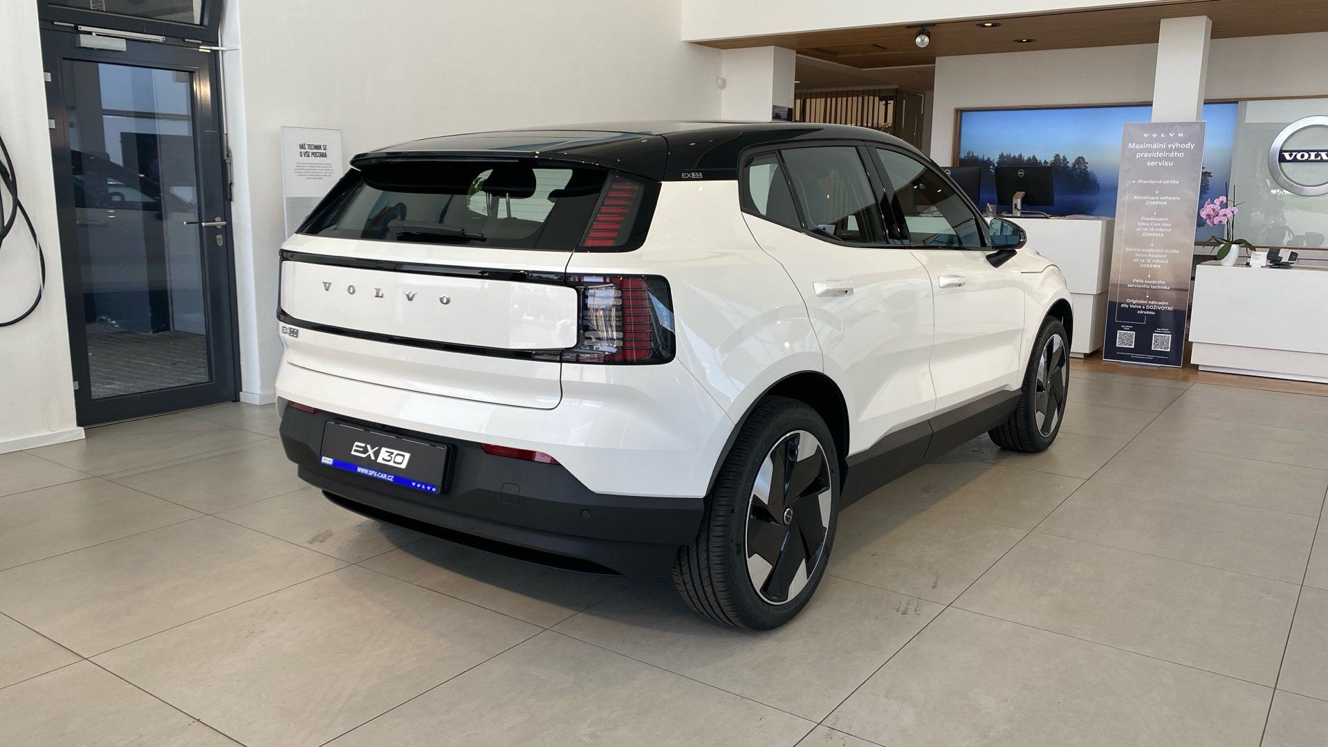 Volvo EX30, PLUS, P5 LONG RANGE electric, - fotka 5